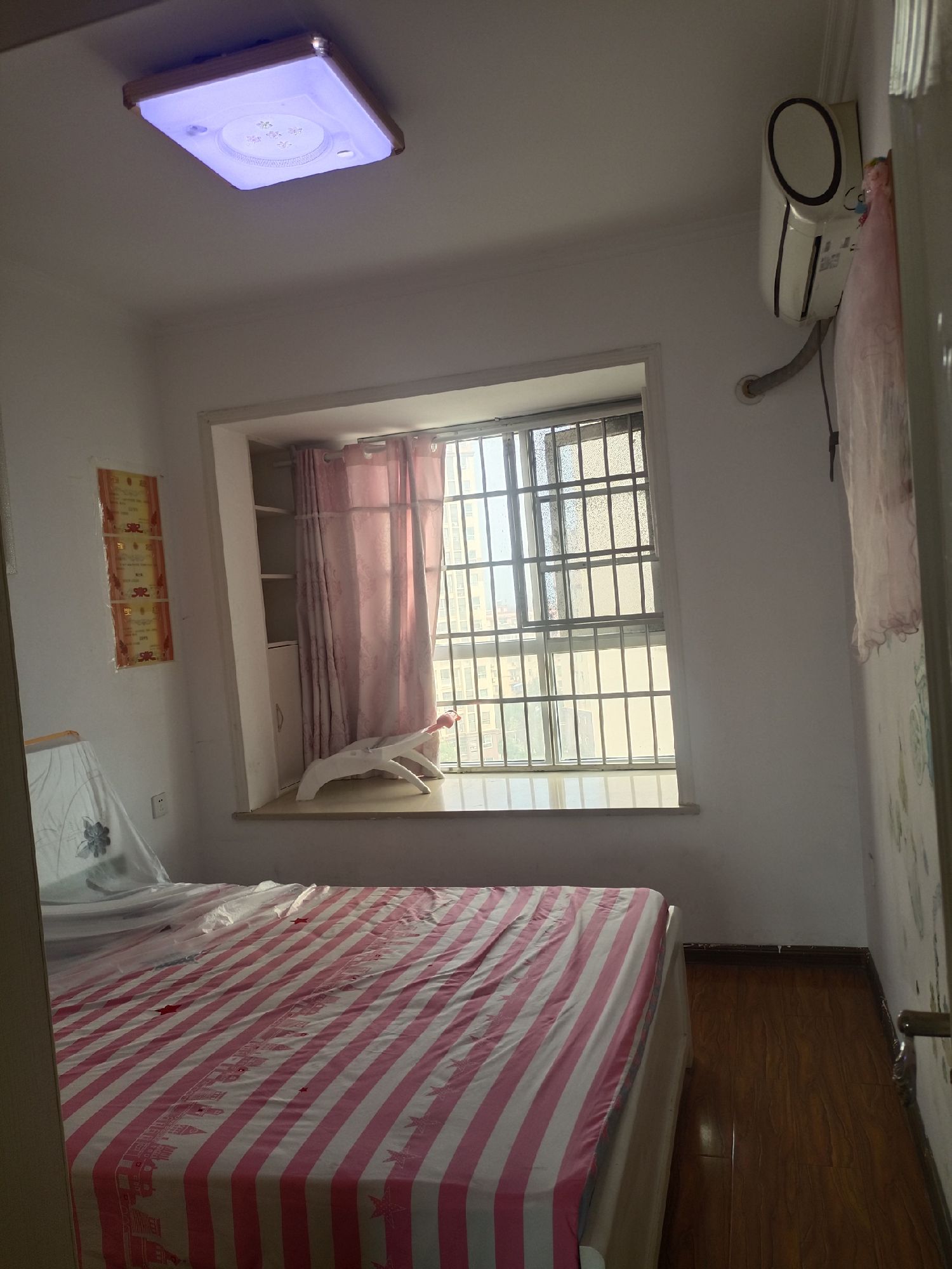 滨河花园·二桥·三房两厅电梯房中层。现在急售38万拎包入住