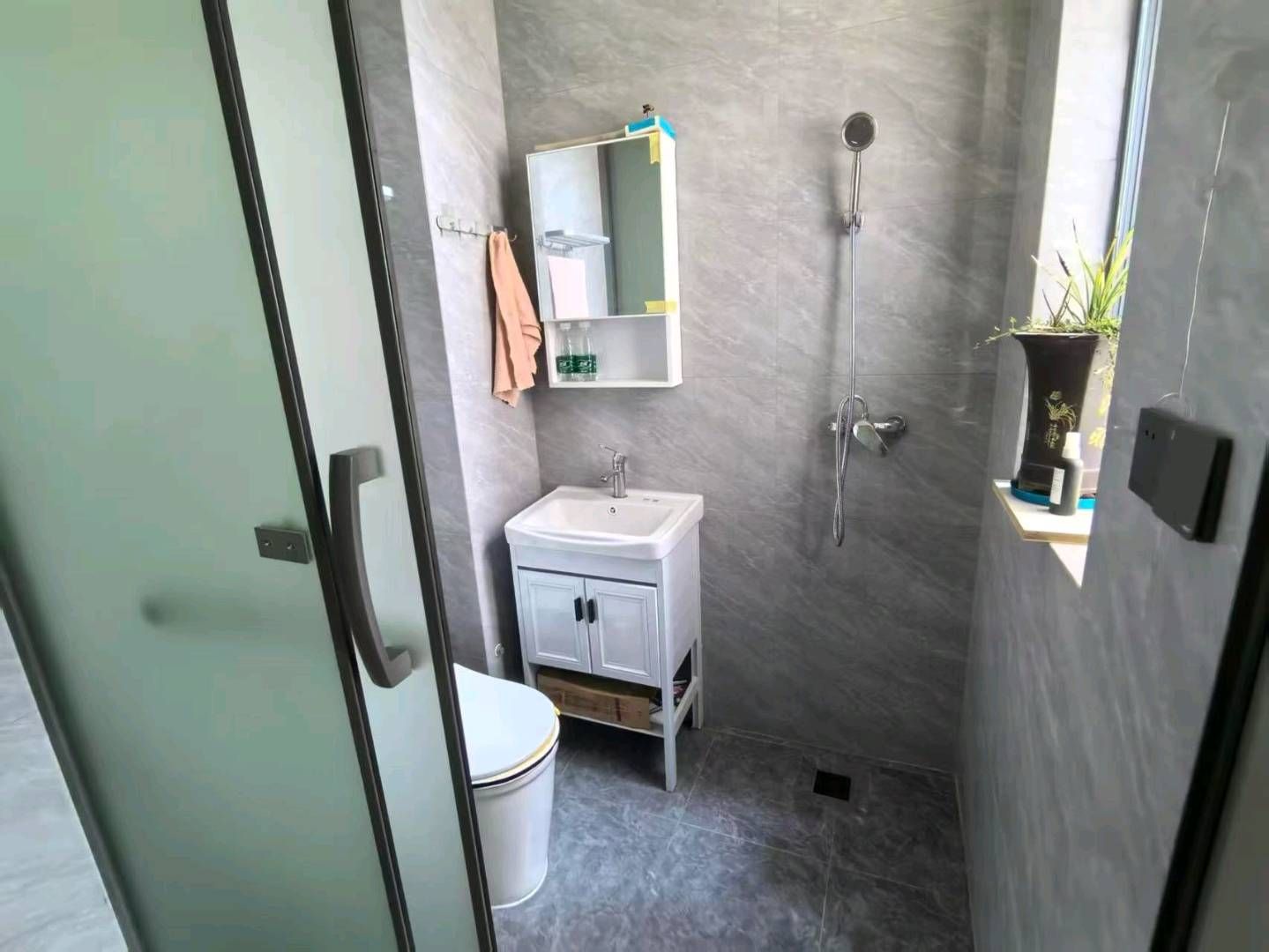 9成新·同城上都·精装修三居室·有证在手65万