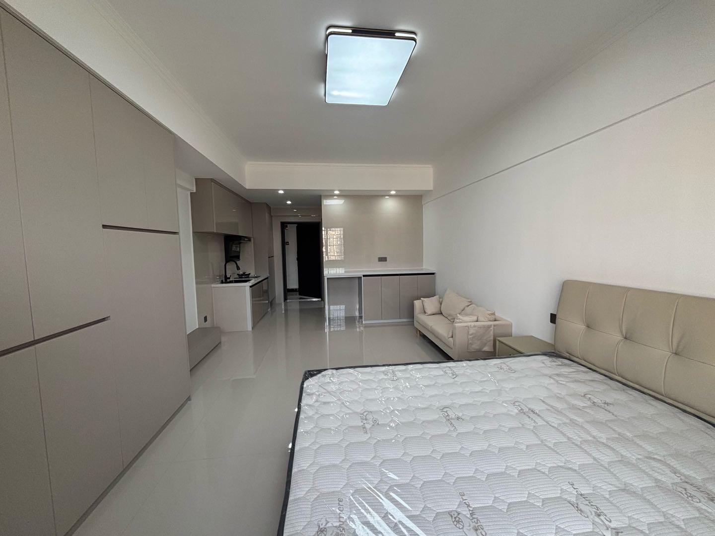 维多利亚43.77平·全新装修公寓·卖19万可租1200/月