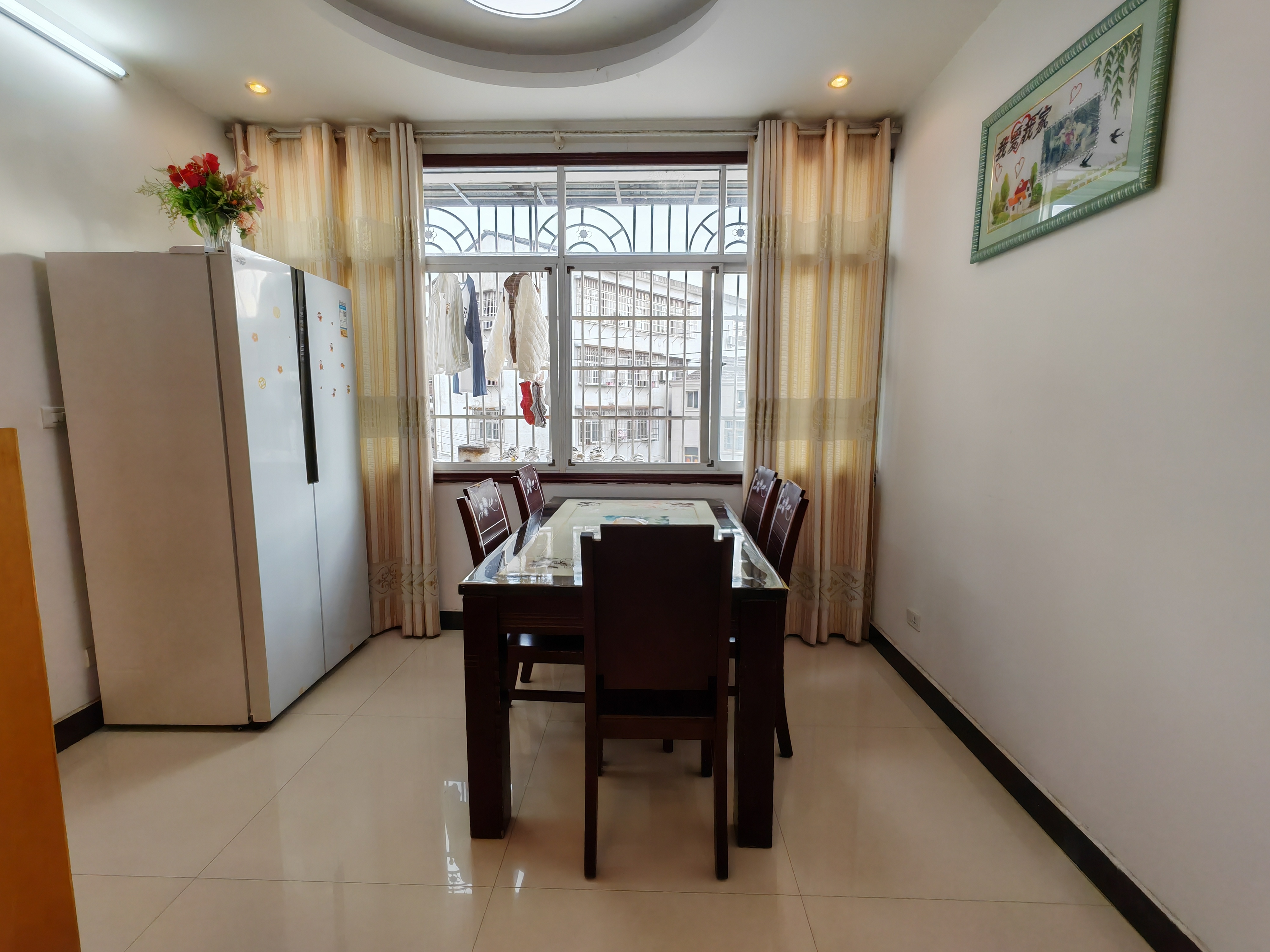 妇幼医院旁圆梦小区，2楼，129平，三房，带三轮车车库，25.8万，看房电话18307150819