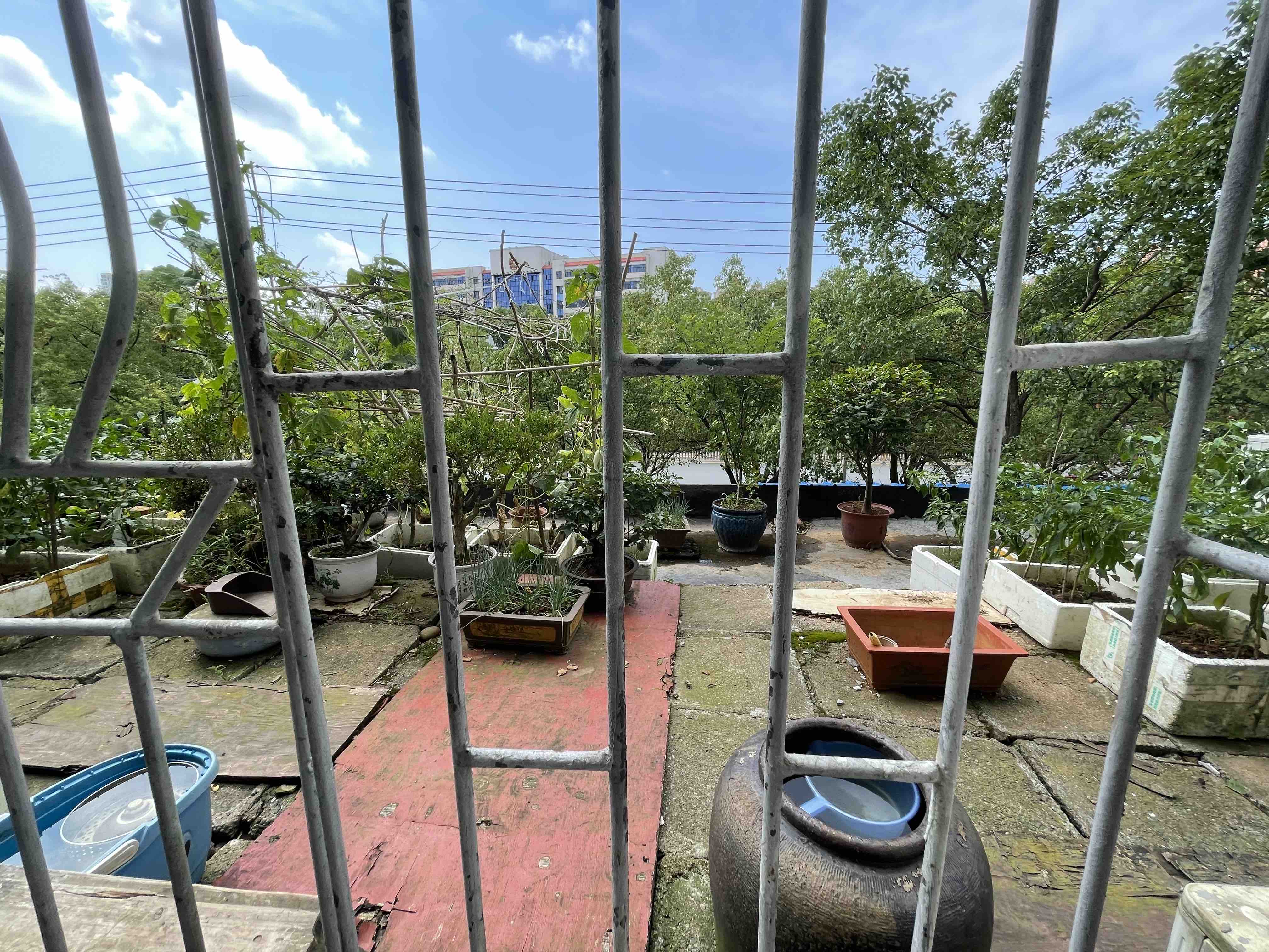 龙翔小区·108平方·步梯二楼报价：32万