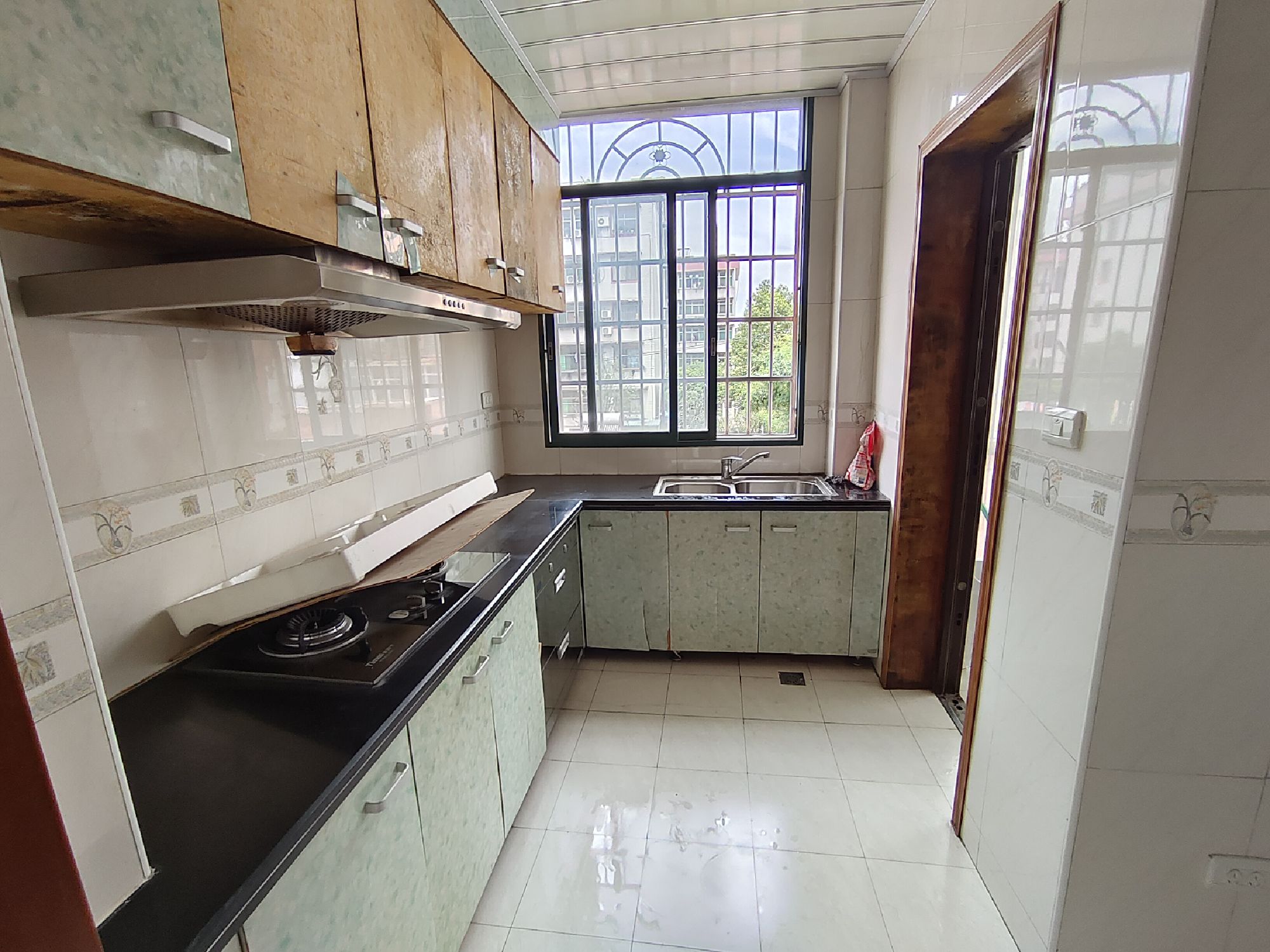 怡景花园·2室2厅·中间楼层，拎包入住，有钥匙，价格27万