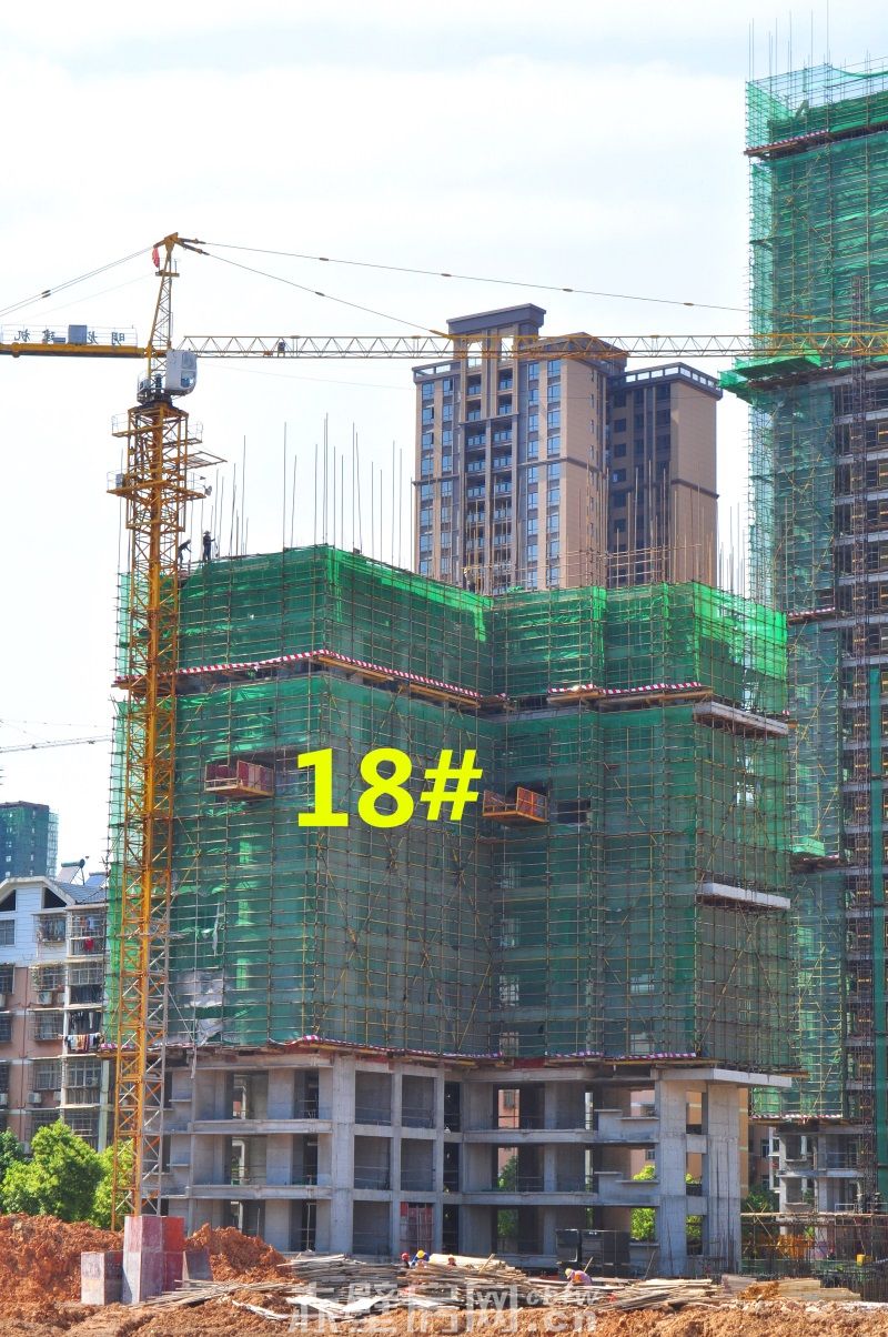 18#楼共33层，现已建至第11层。5月10日