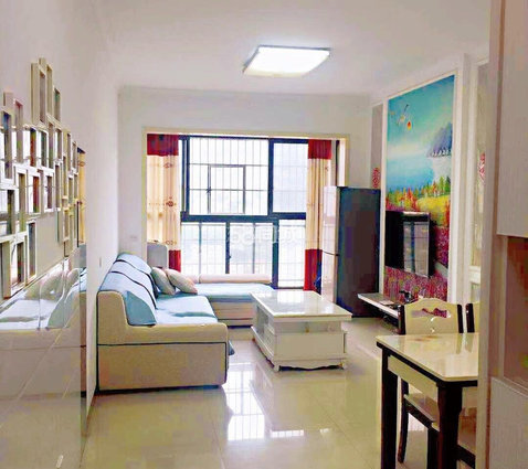 景峰尚城，精装修，两室两厅出租1600一个月