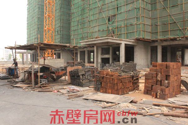 立嘉诚·豪园施工处建筑材料摆放整齐