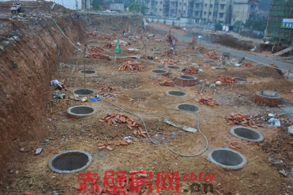D號(hào)樓正在打樁