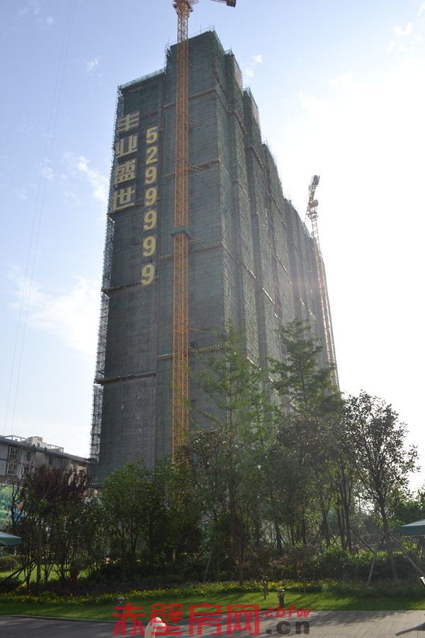 丰业盛世6月工程进度：4、5、6号楼全部封顶