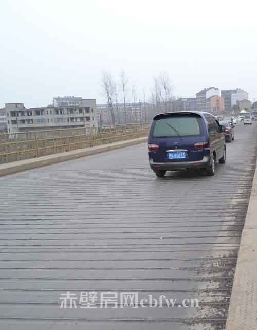 车震快一年了 试问二桥什么时候可以修好