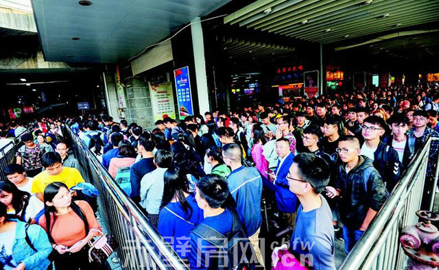 湖北景区游客量创新高 武铁赶超春运最高峰