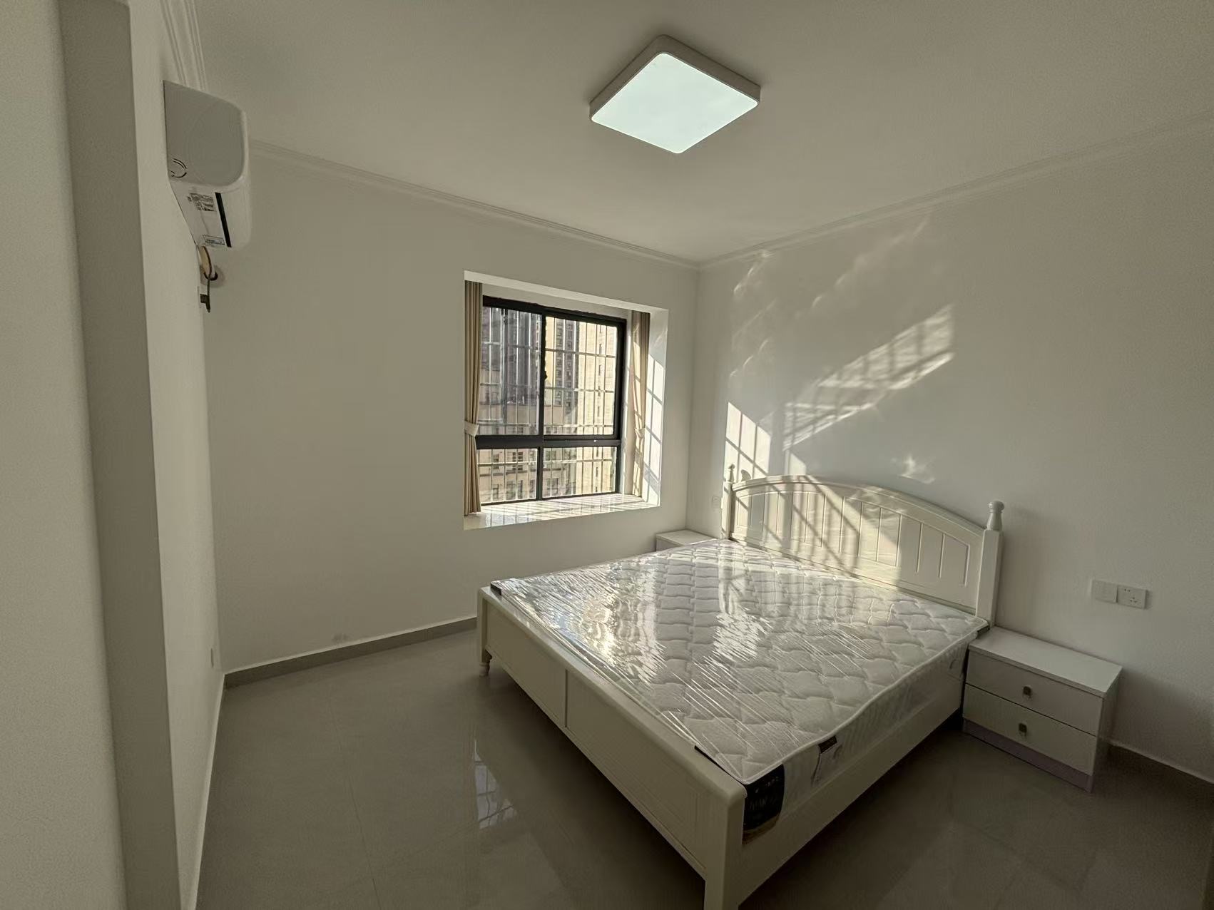 同城上都·精装修·3室2厅2卫·初次出租1800/月