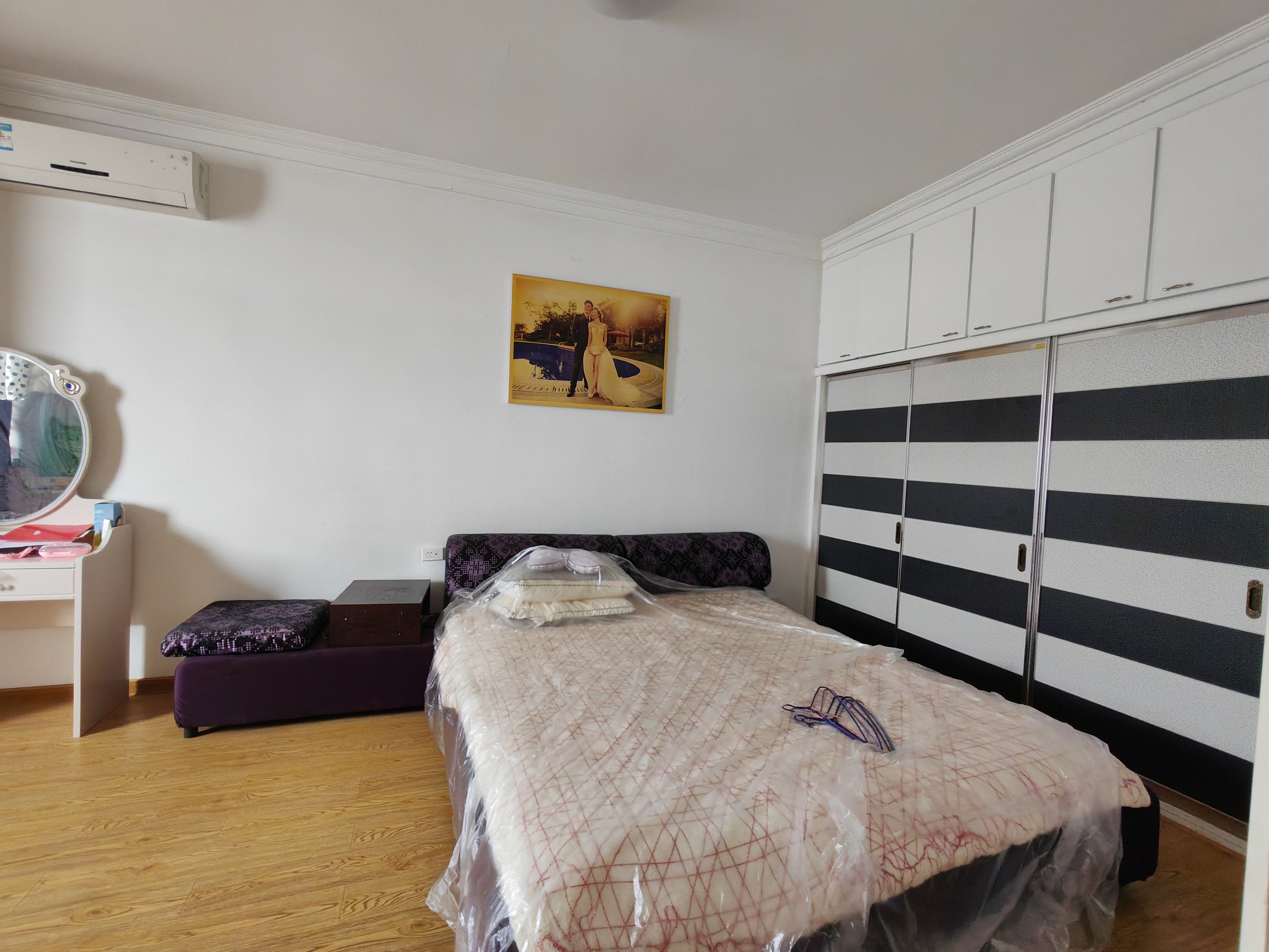 国道变电站旁边天佑小区5楼。124平带车库28万，拎包入住，满五一,看房电话18307150819