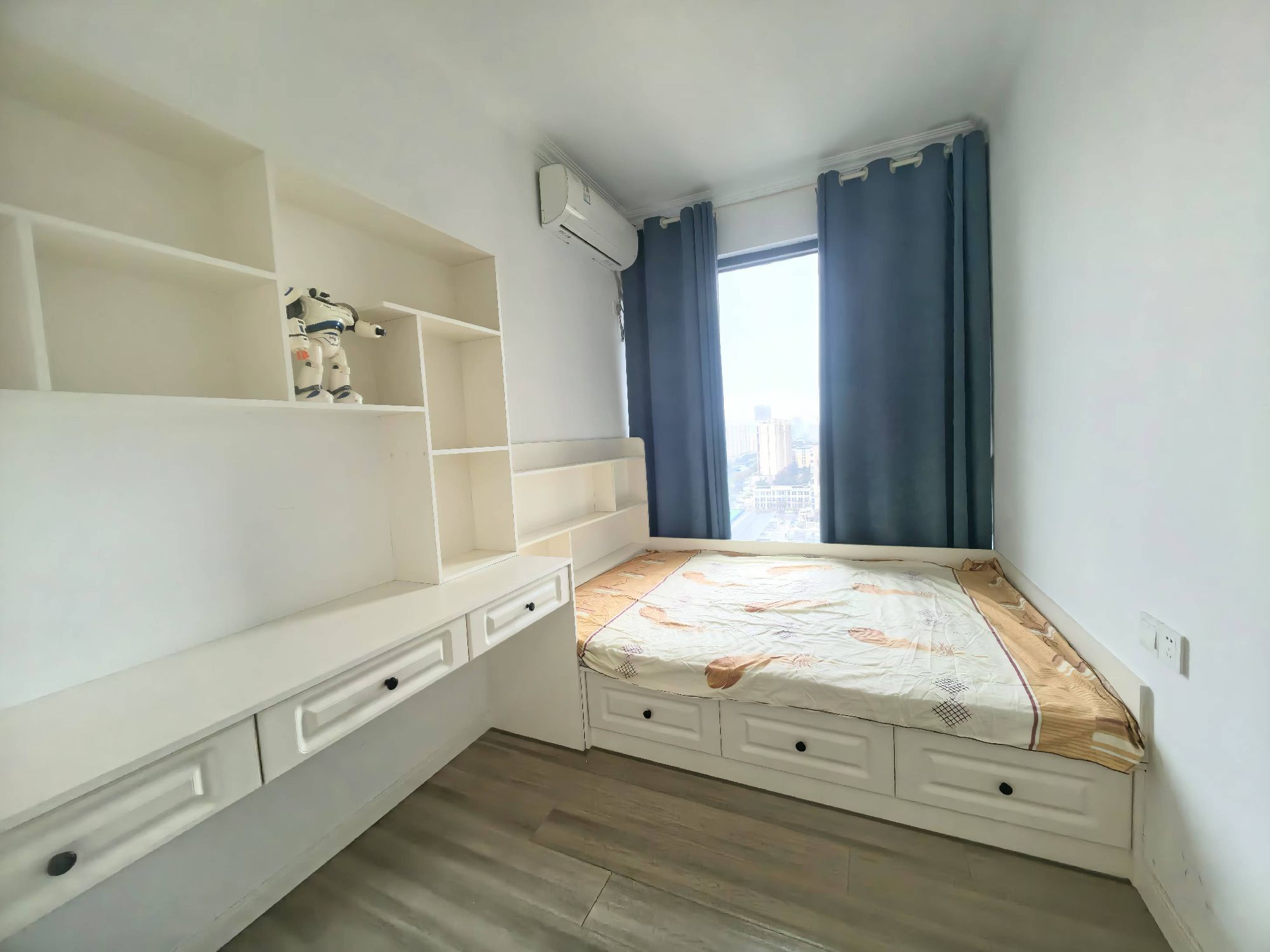 公园澜岸小镇·精装修·三室两厅·诚意出租1800/月