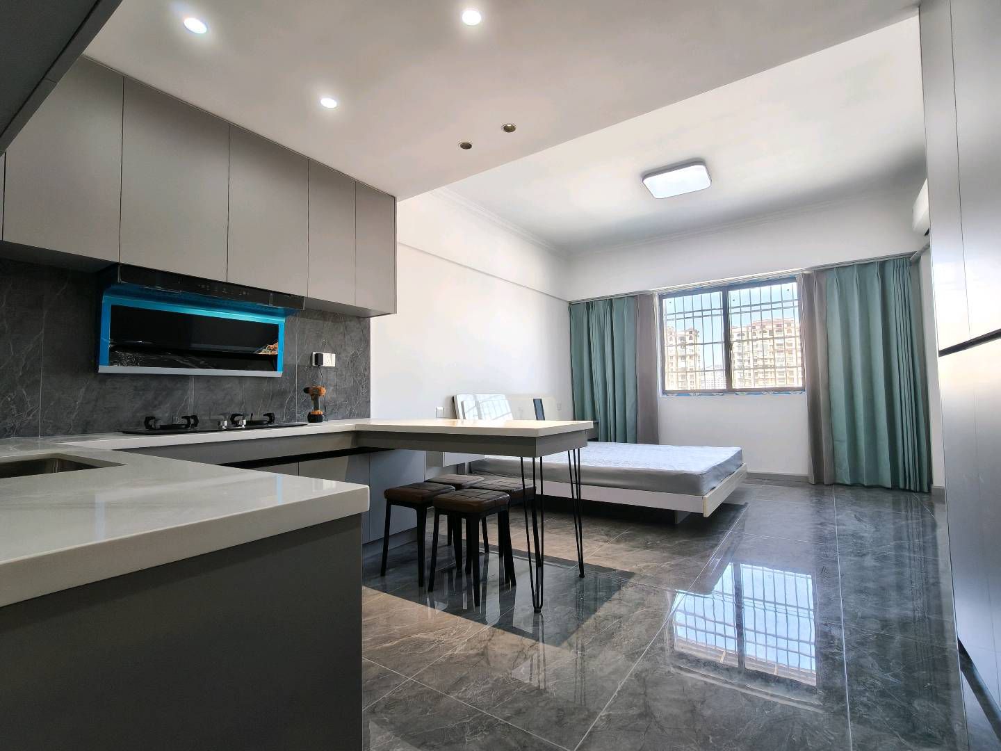 维多利亚·精装修·一室一厅·可以拎包入住1100/月