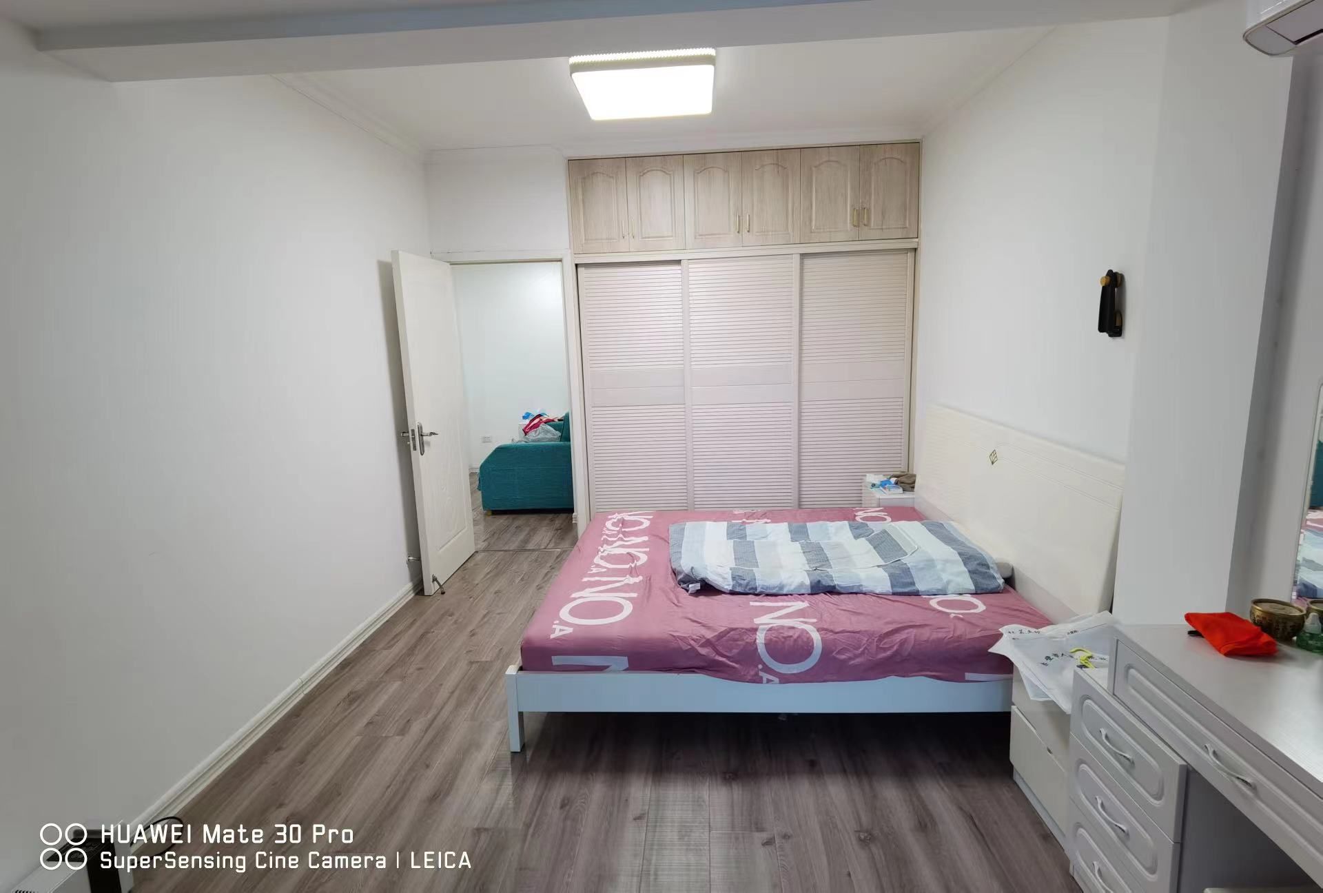 东洲大厦复式三室二厅二卫2300/月，拎包入住