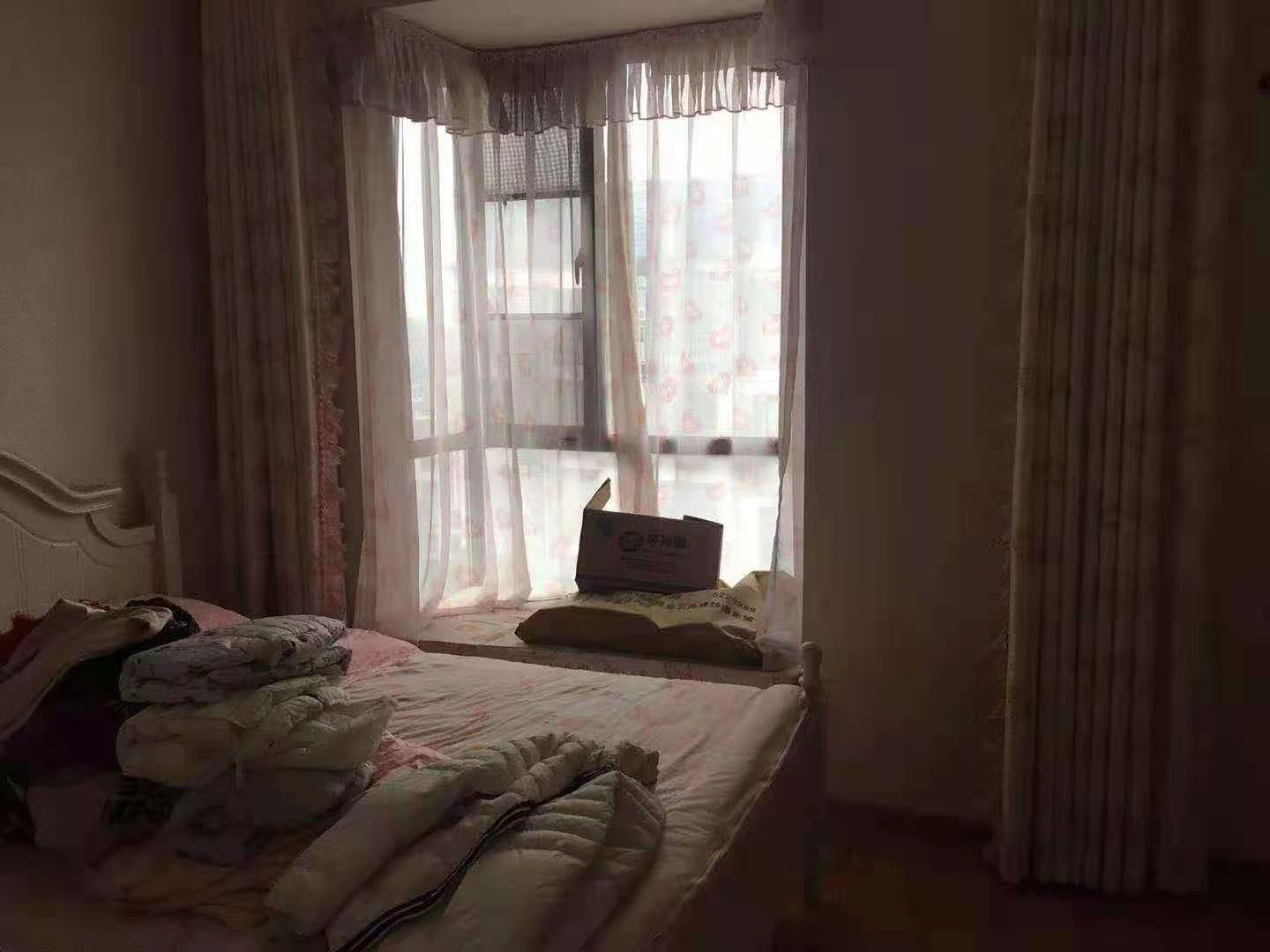 郡都小区·精装修·三室两厅·出租1700/月