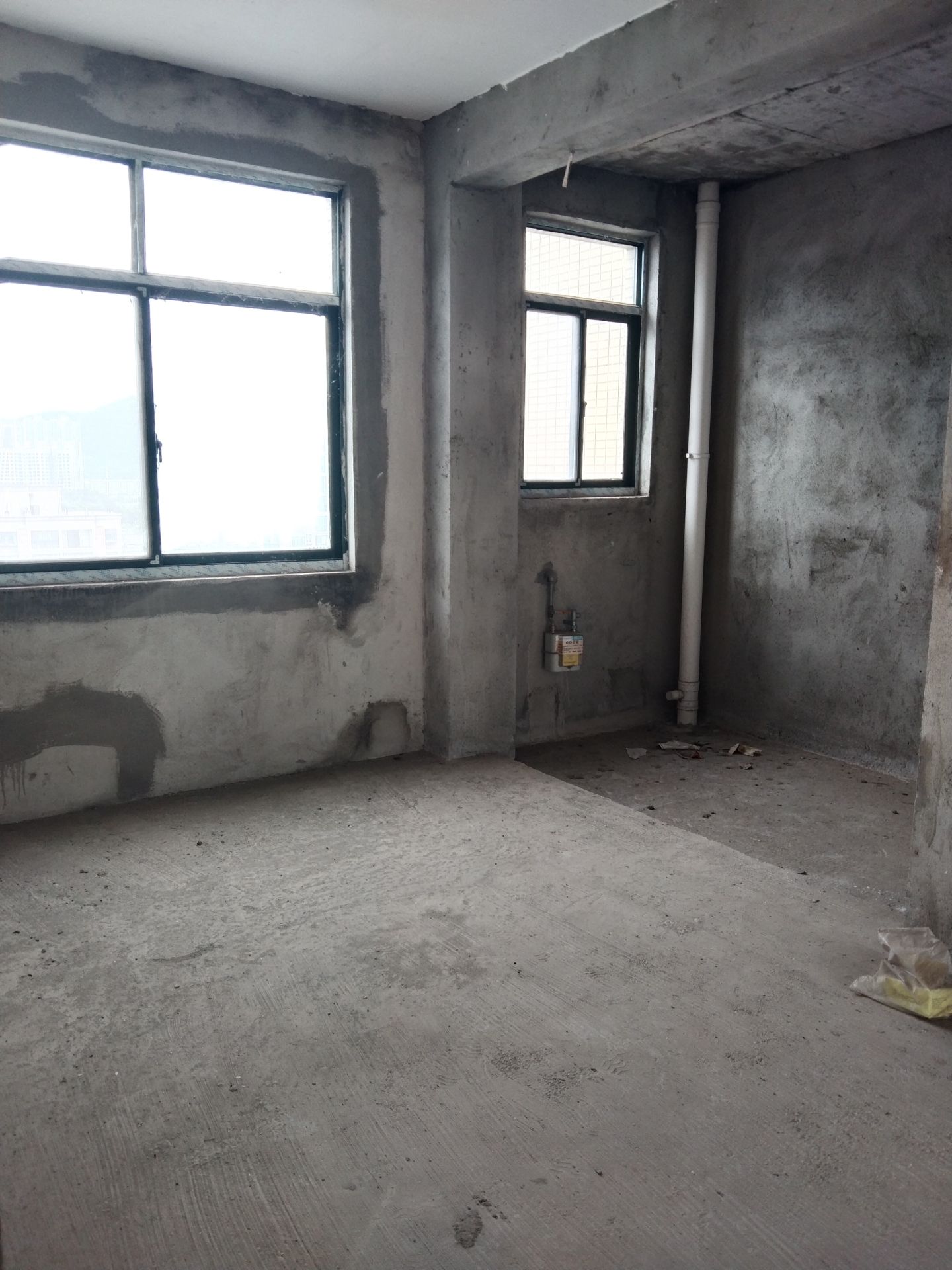 立嘉城豪园·三室两厅两卫·电梯房·户型朝南·房东诚意出售一口价35万