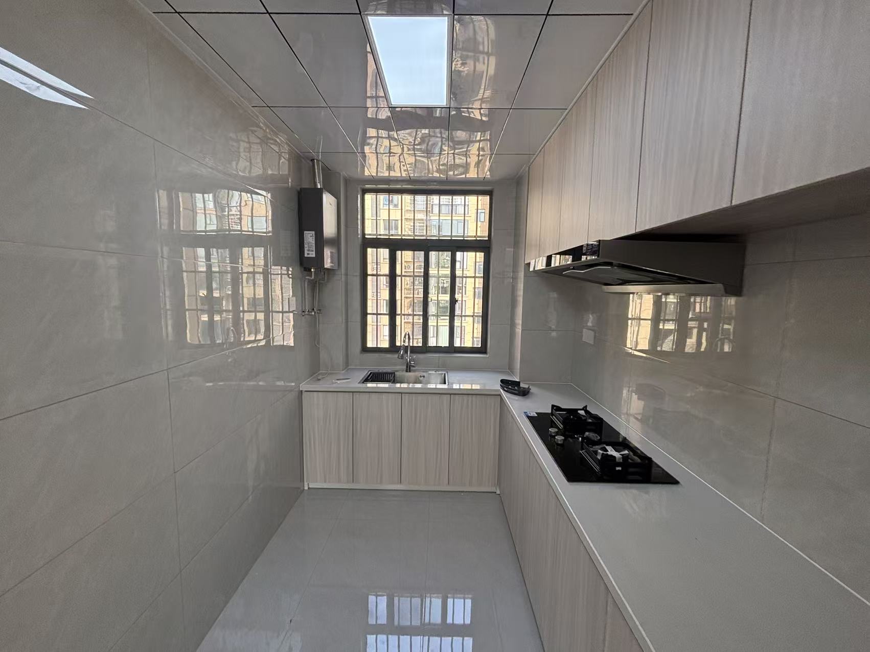 同城上都·精装修·3室2厅2卫·初次出租1800/月