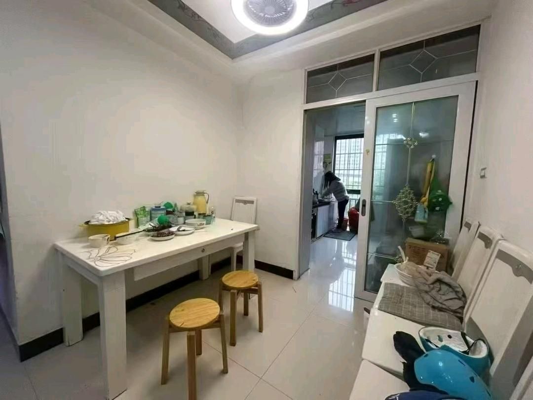 郡都小区一期·116平米·三室两厅一卫·当毛坯房卖33.8万