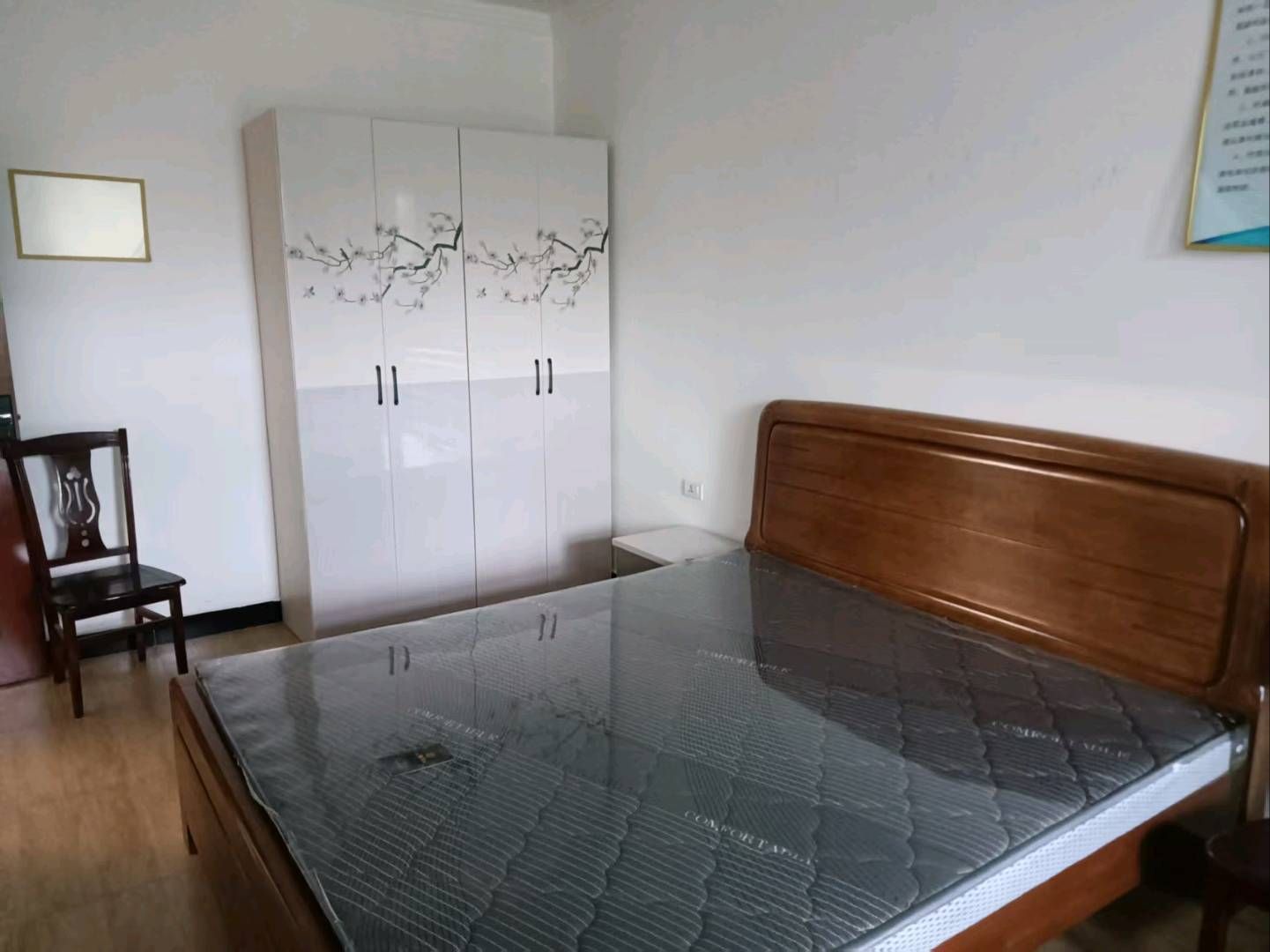 下庄小区·二楼·四室两厅·干净整洁·可住可办公·出租1200/月