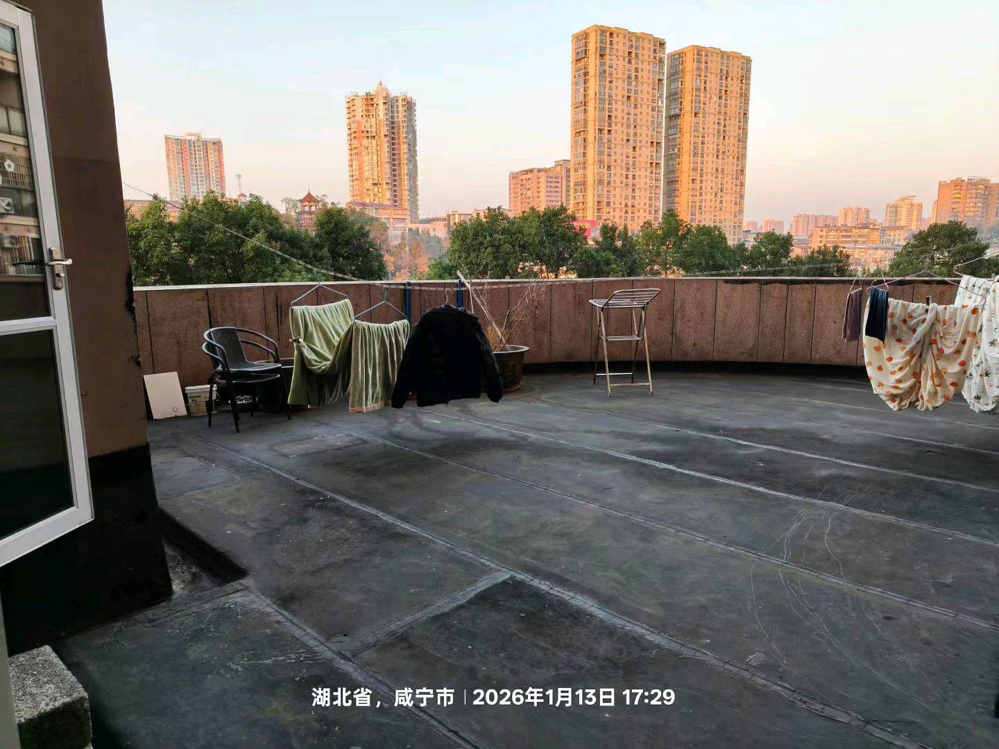 银河花园城·精装修两室·带暖气·带露台租1800/月·非常温馨整洁