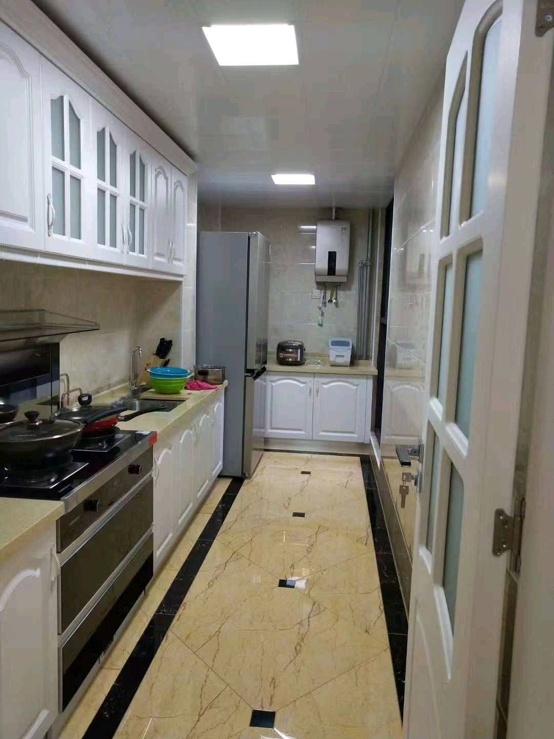 碧桂园翡翠湾·全新装修三房·小高层·拎包入住售：61万