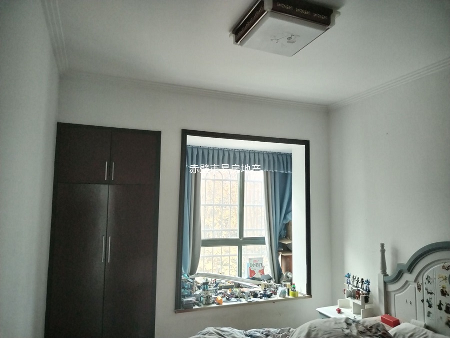 外滩网红桥附近·139平方二楼·全新装修·报价39.8万