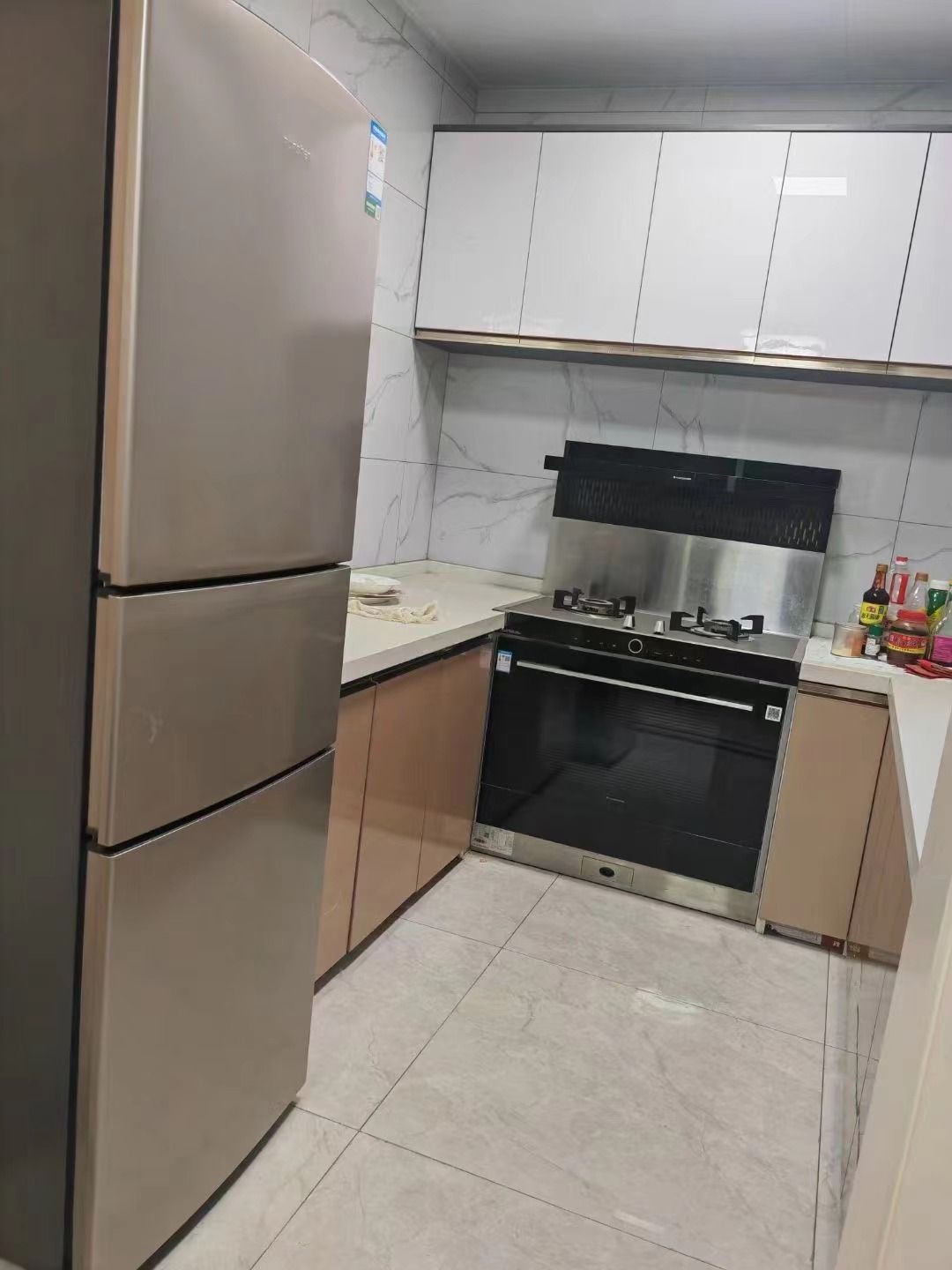 同城上都3室2厅2卫3平电梯房配套齐全2000/月