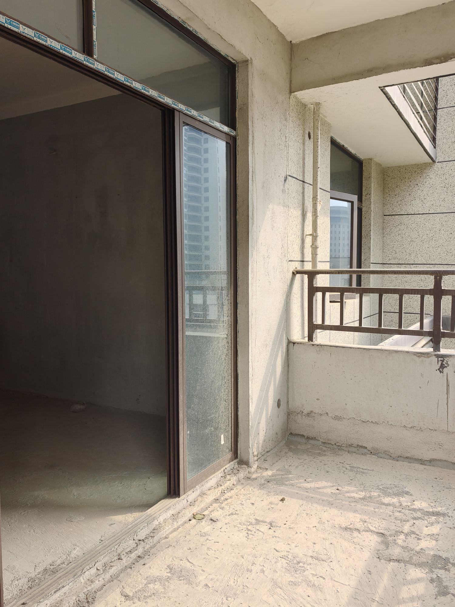 鹏成翰林府·发财楼层·109平三室两厅·现房买了就可装修49.8万