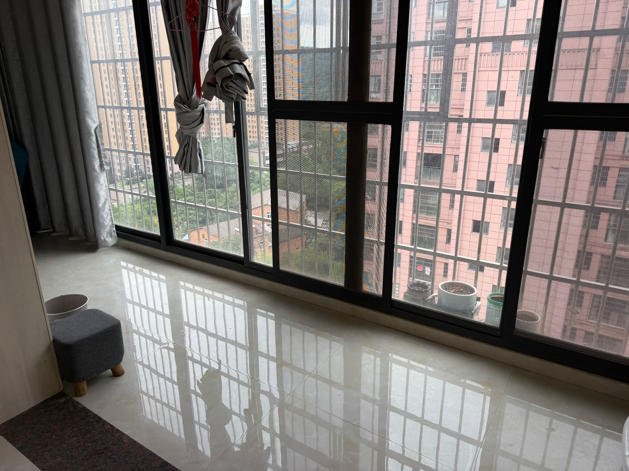 圣榮家苑·精裝修三房·可以拎包入住租1600/月