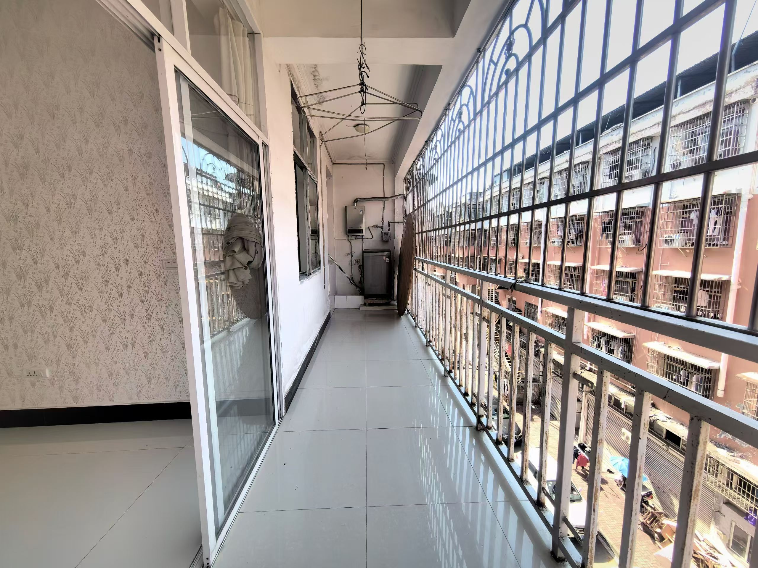 新街口摩托车市场3楼，3房，1200一个月，诚意出租，看房电话18307150819