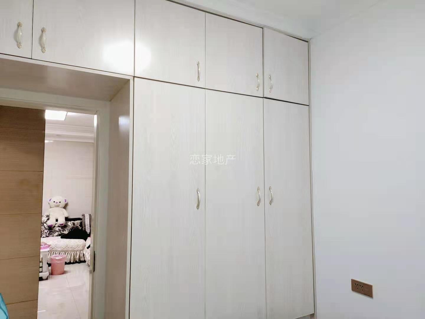 东洲大厦精装2室2厅出租1500/月拎包入住