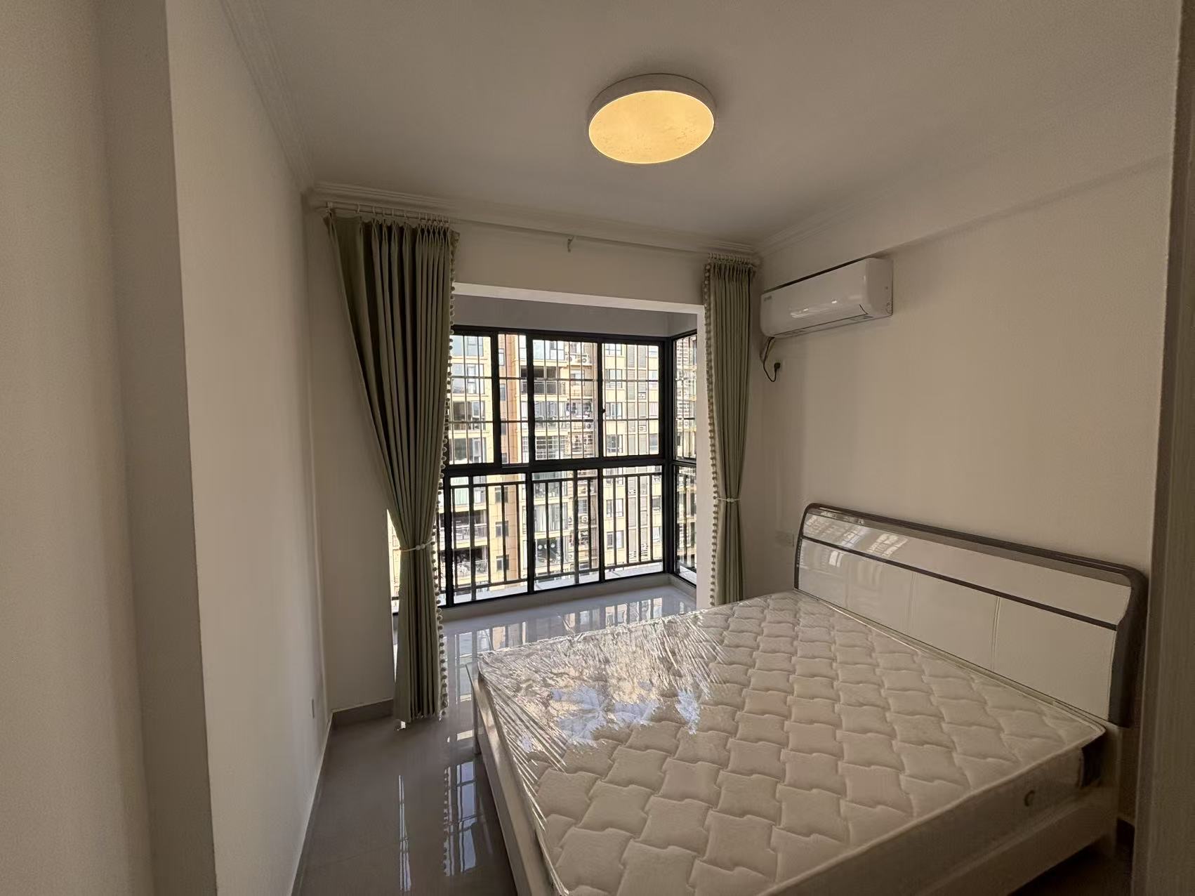 同城上都·精装修·3室2厅2卫·初次出租1800/月