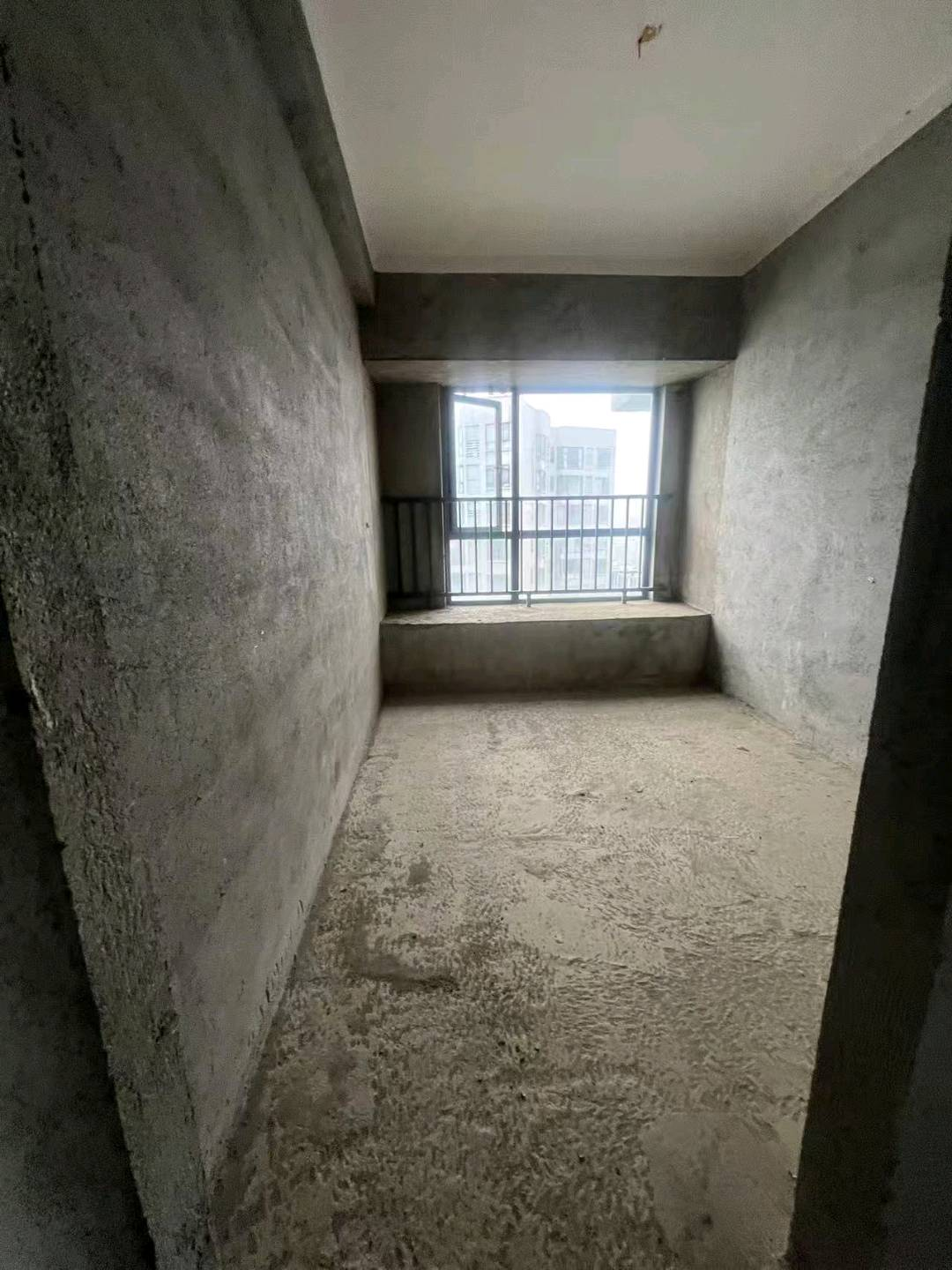 赤壁外滩一期·中间好楼层·边户南北通透·现房有证52万