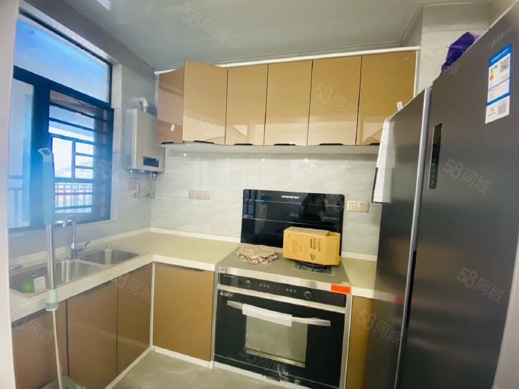 同城上都·精装修·三室两厅房屋出租2300/月