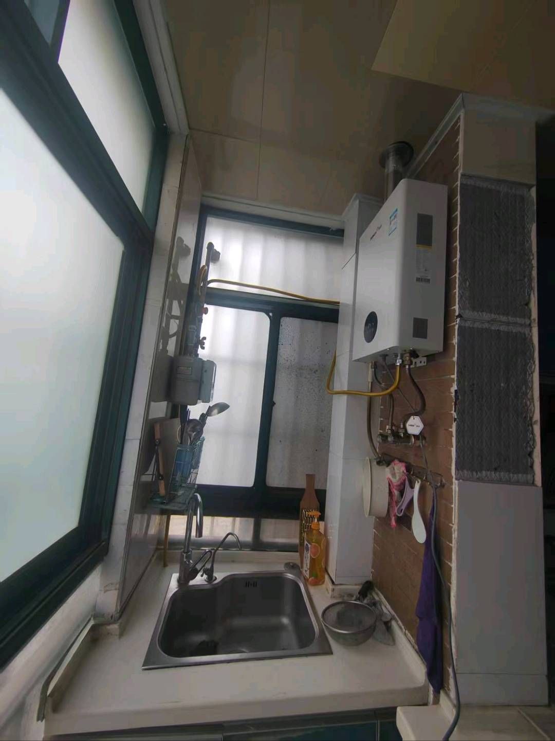 郡都小区小高层电梯·精装修三居室·诚意出租1400/月