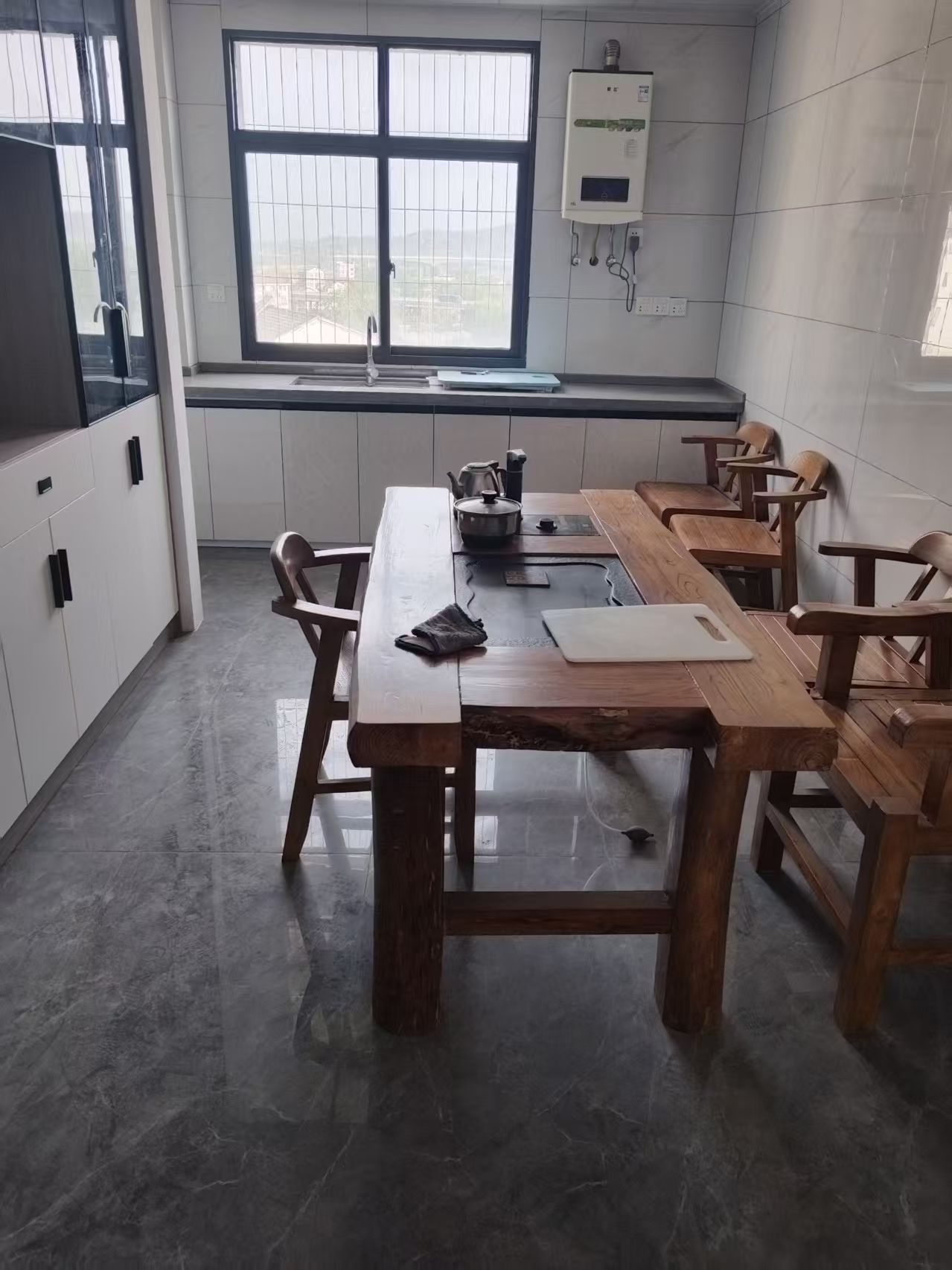 赤壁时代·电梯中层·精装修三室·租1500/月