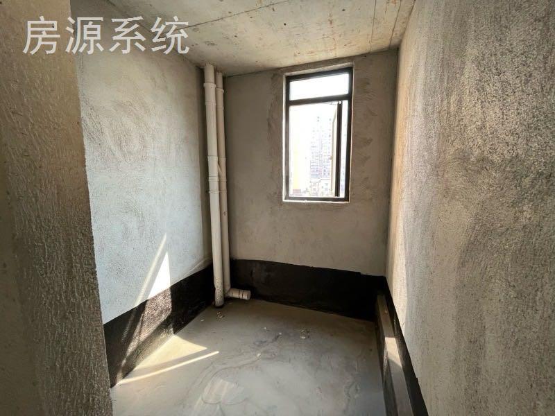憬泓佳苑电梯房，三室两厅两卫，133.7平，38万，看房电话18307150819