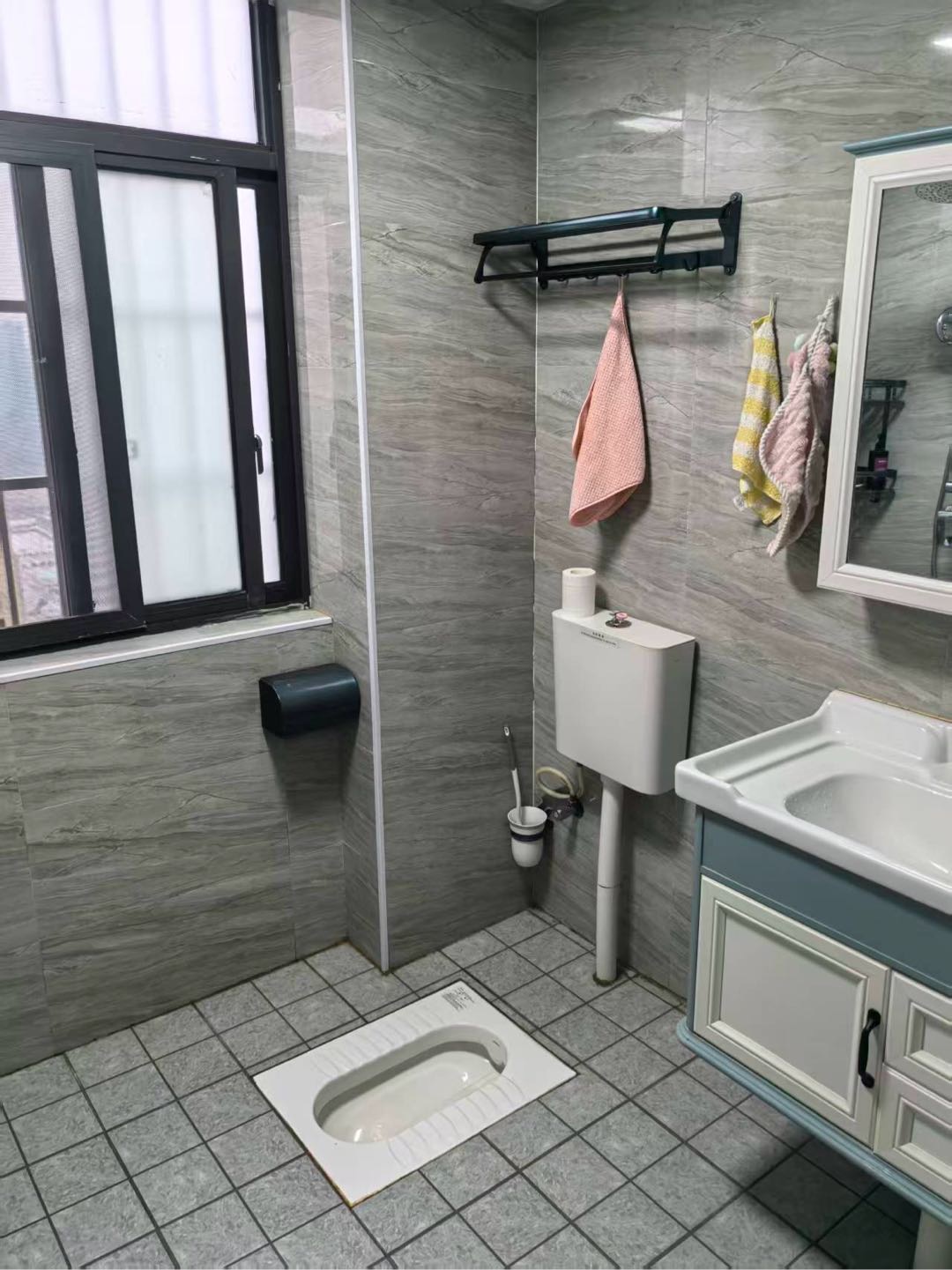 平安家园·精装修自住房·两室两厅·出租1500/月