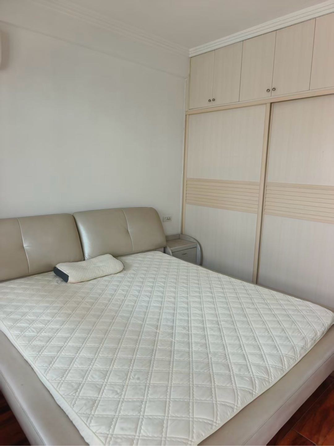 世纪大厦·精装修三室两厅·拎包入住出租1300/月