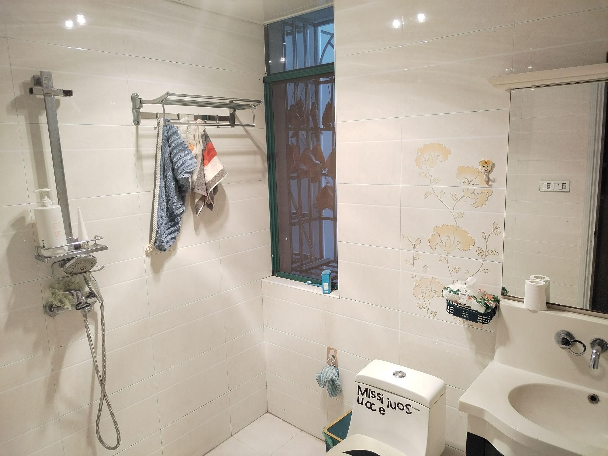 外滩网红桥附近·139平方二楼·全新装修·报价39.8万