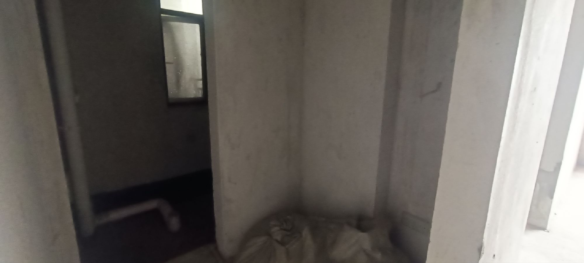 众城国际二期·毛坯房95平方·三房两厅·急售：29万不议价