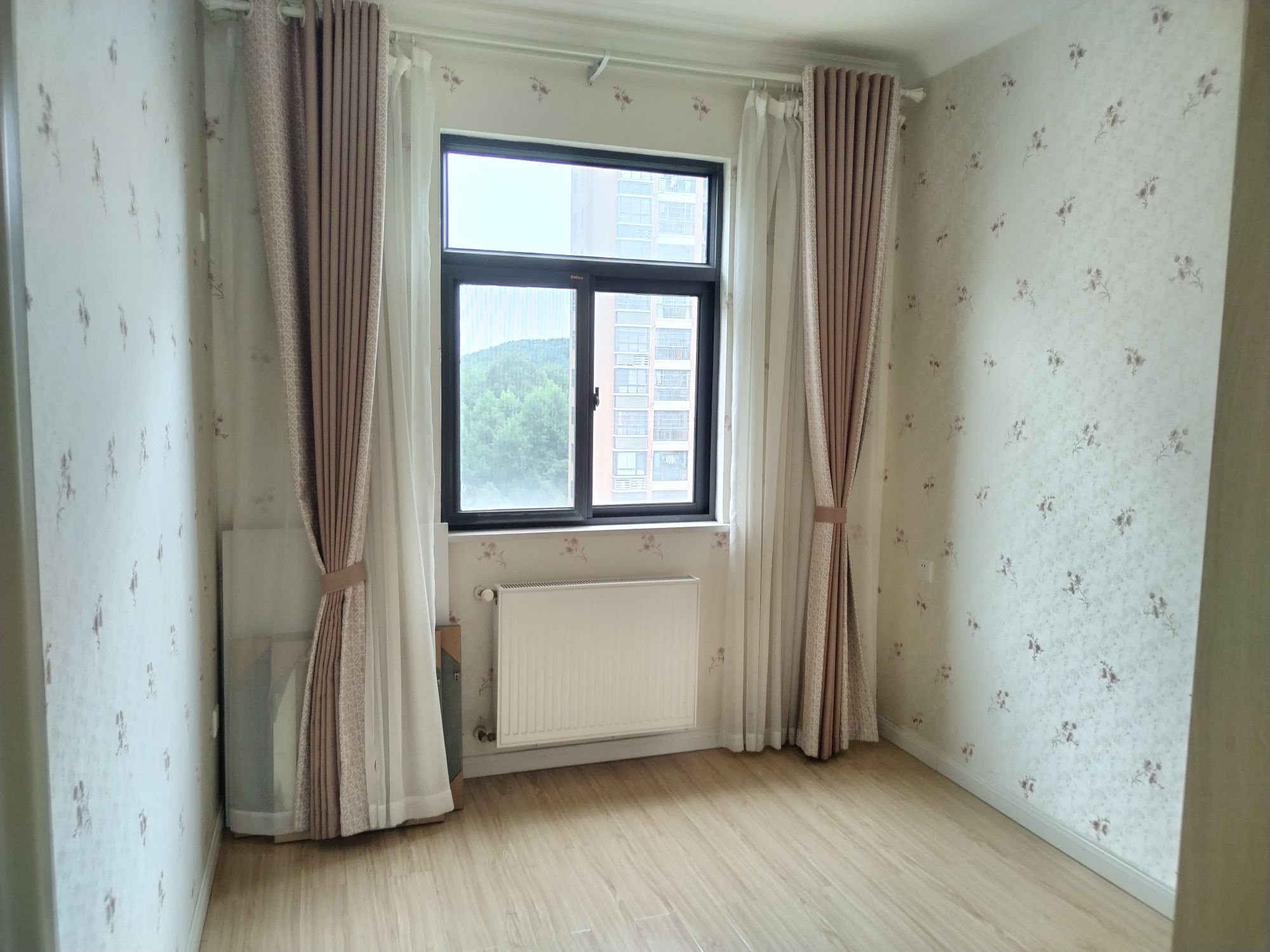 博园南郡·三房两厅两位·9成新·拎包入住报价：52万