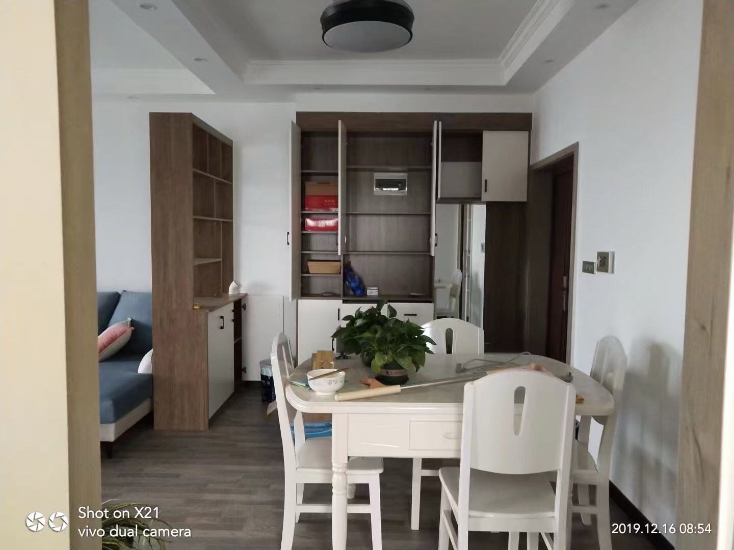 领秀城·全新两室两厅·初次出租·1600/月