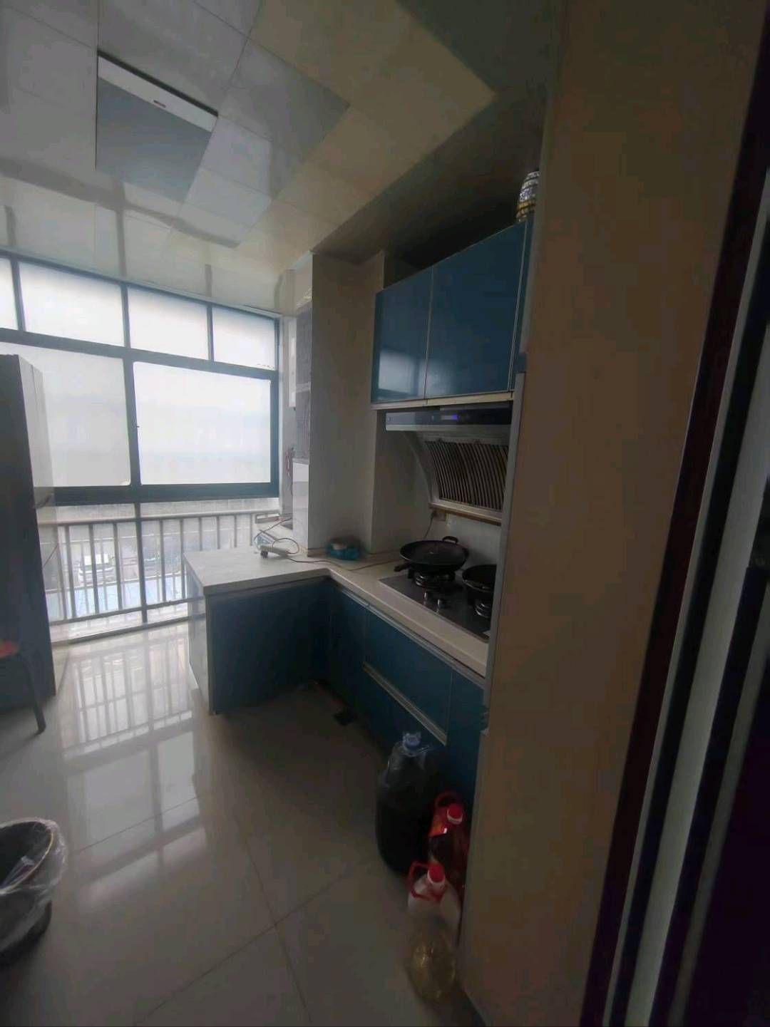 郡都小区小高层电梯·精装修三居室·诚意出租1400/月