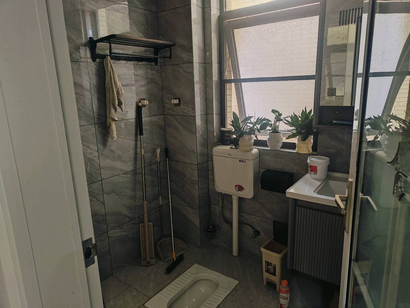 中央华景公园·113平·9成新·精装修55万·主干道一线·后门沙子岭公园