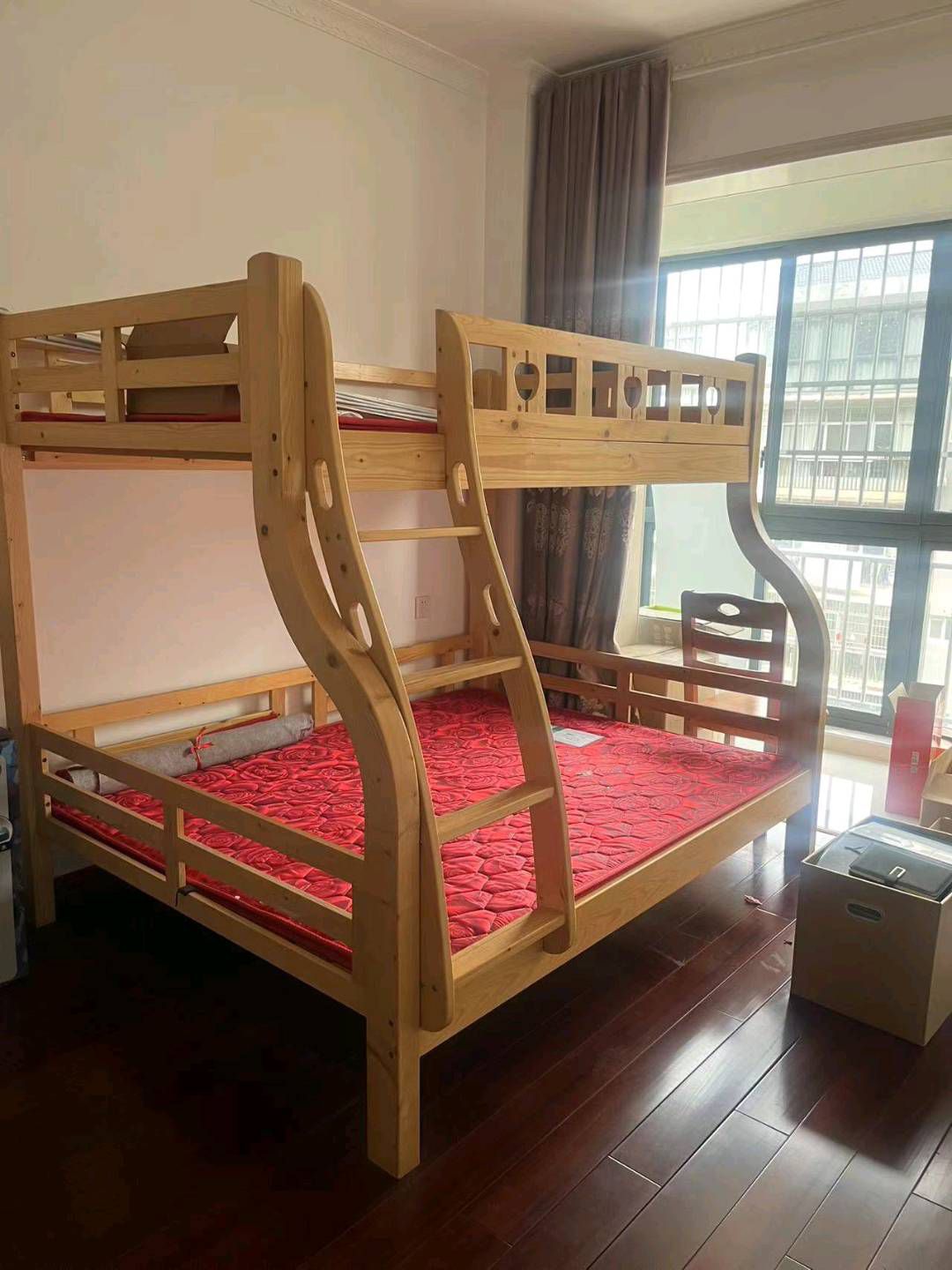 沁园小区·三房两厅·售次租·1700月拎包入住