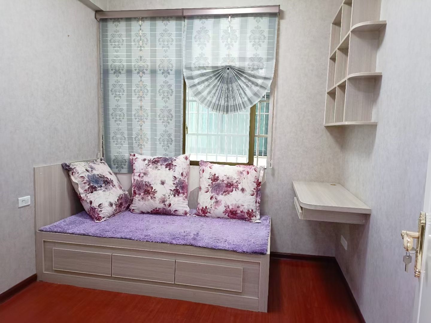 众城国际2+1户型·精装修出租1300/月