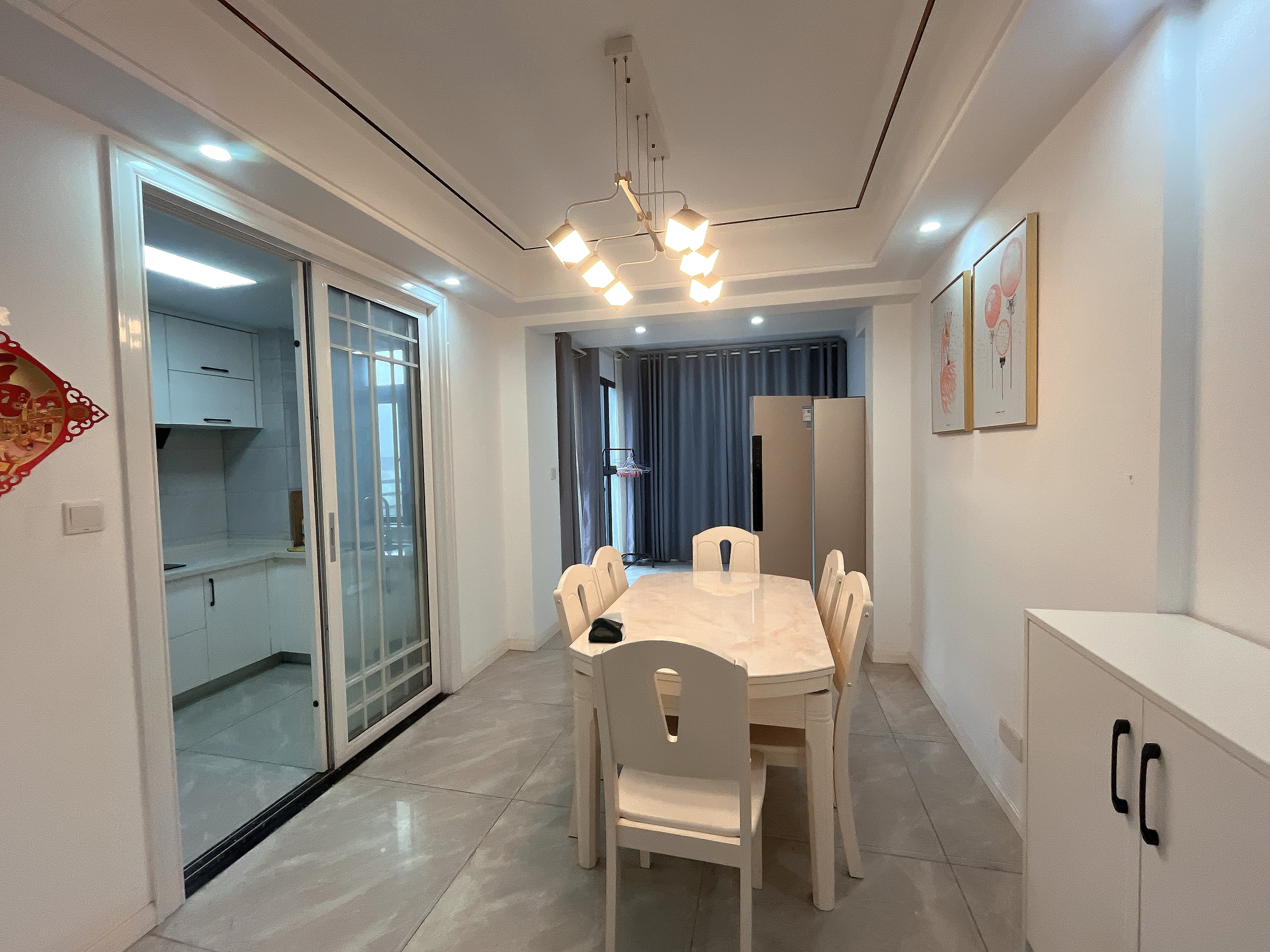 雍景新城三室两厅两卫，南边通透，精装修，1800一个月，看房电话18307150819