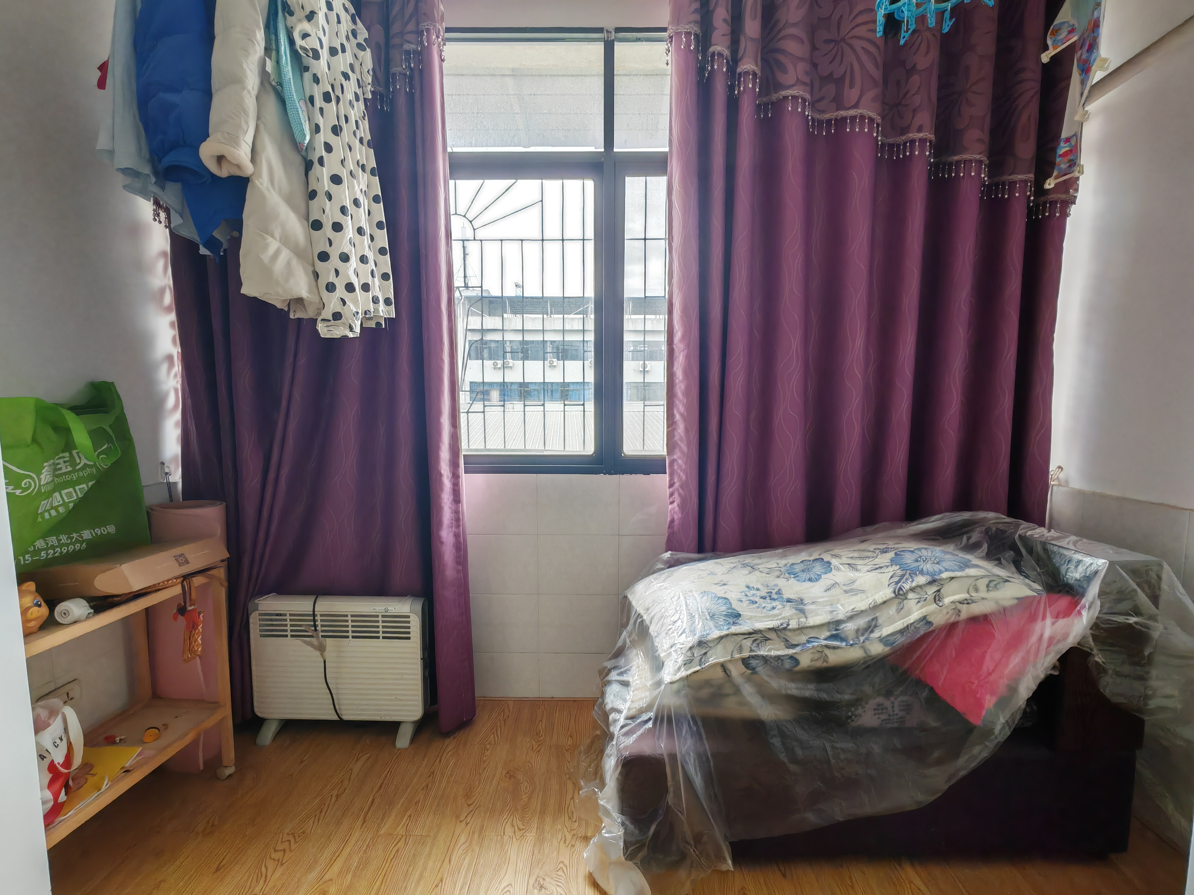 国道变电站旁边天佑小区5楼。124平带车库28万，拎包入住，满五一,看房电话18307150819