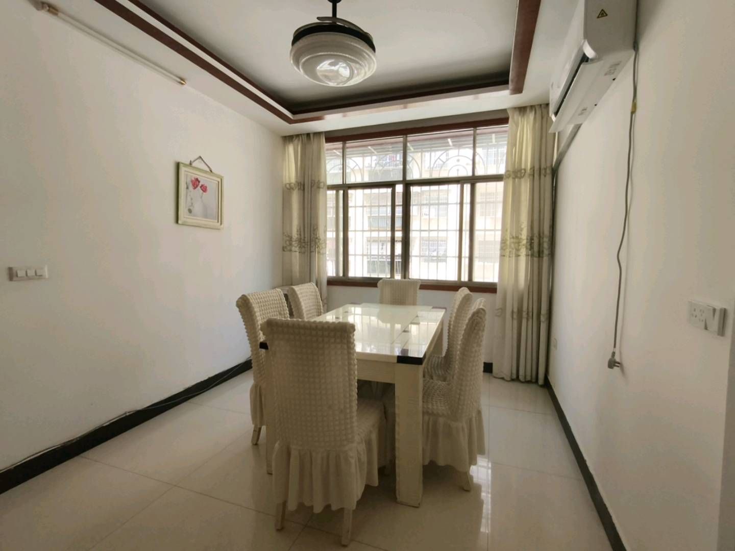 凤清小区·2楼精装修·三室两厅·有证诚意售价39.8万